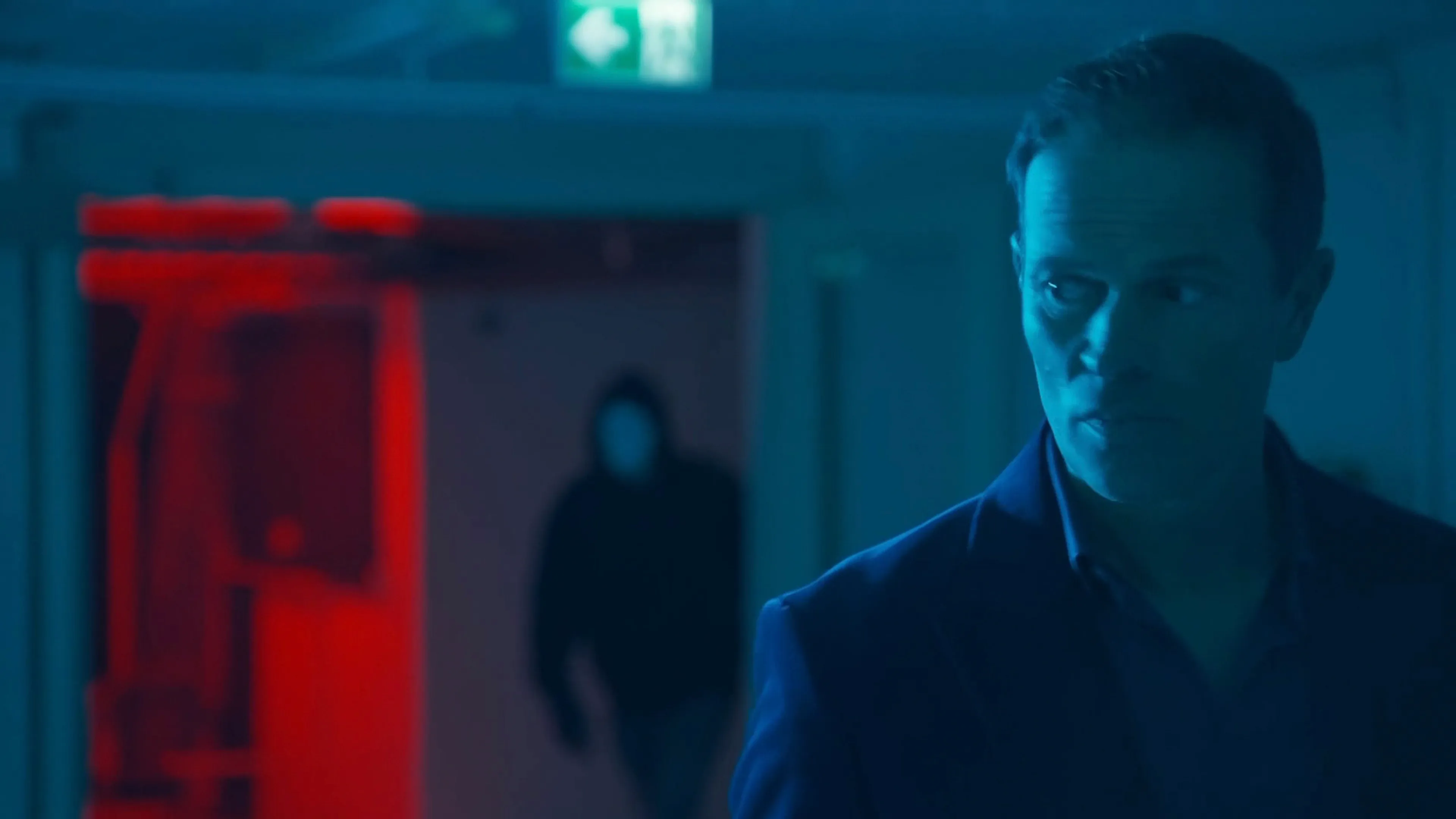 Scheidsrechter Bas Nijhuis showt acteerskills in bloedstollende aflevering 'Moordfeest'