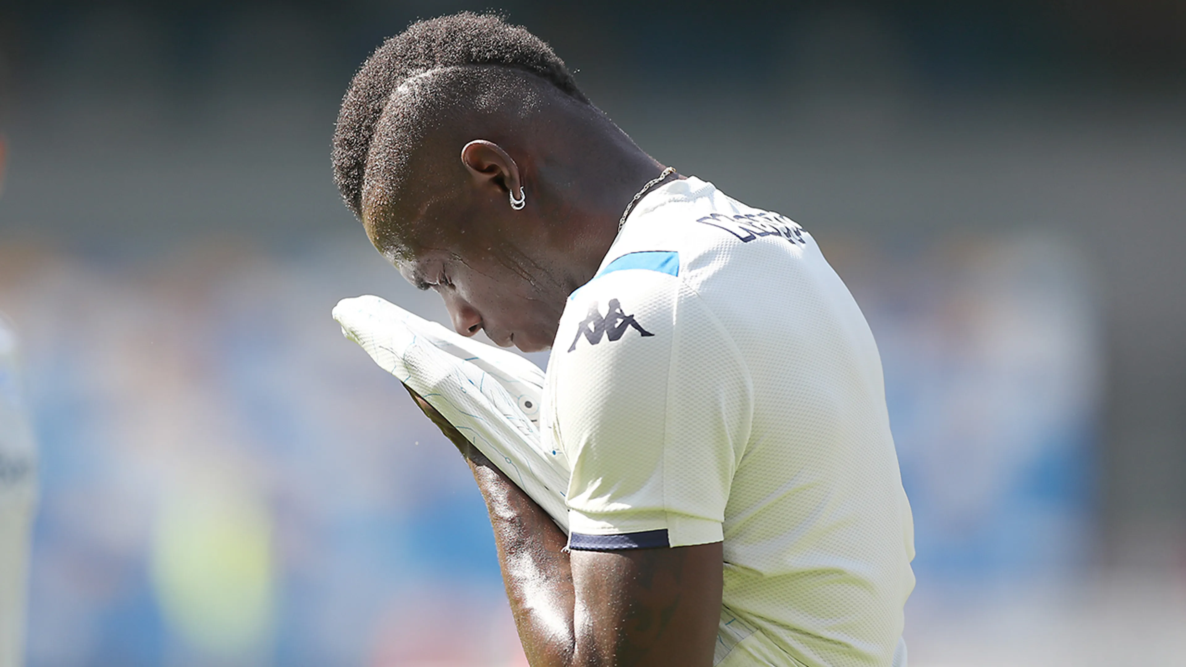 Stad Verona ontkent racisme en wil Balotelli aanklagen