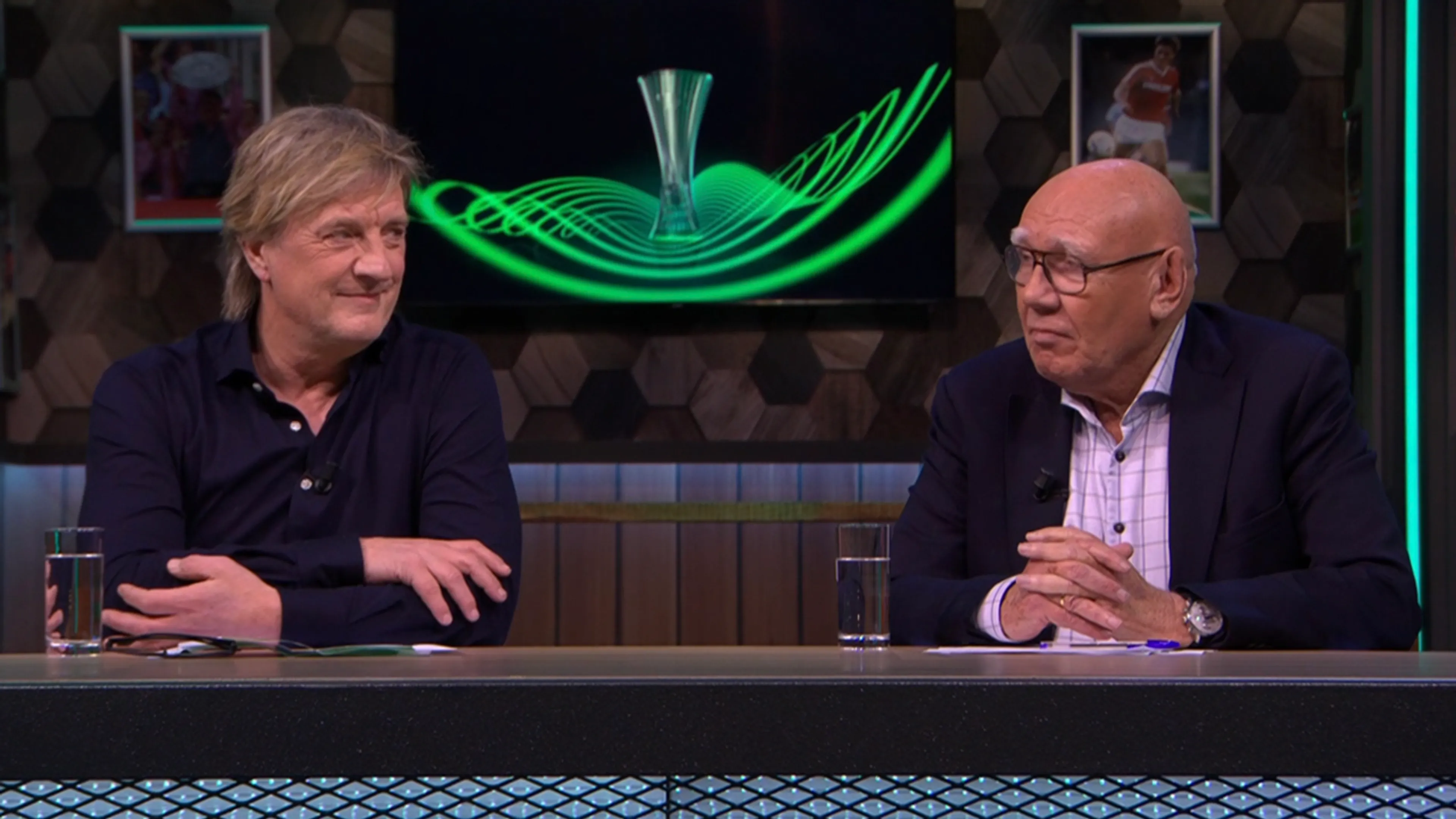 Wim en Kees prijzen AZ: 'Heel volwassen gespeeld, een geweldig resultaat'