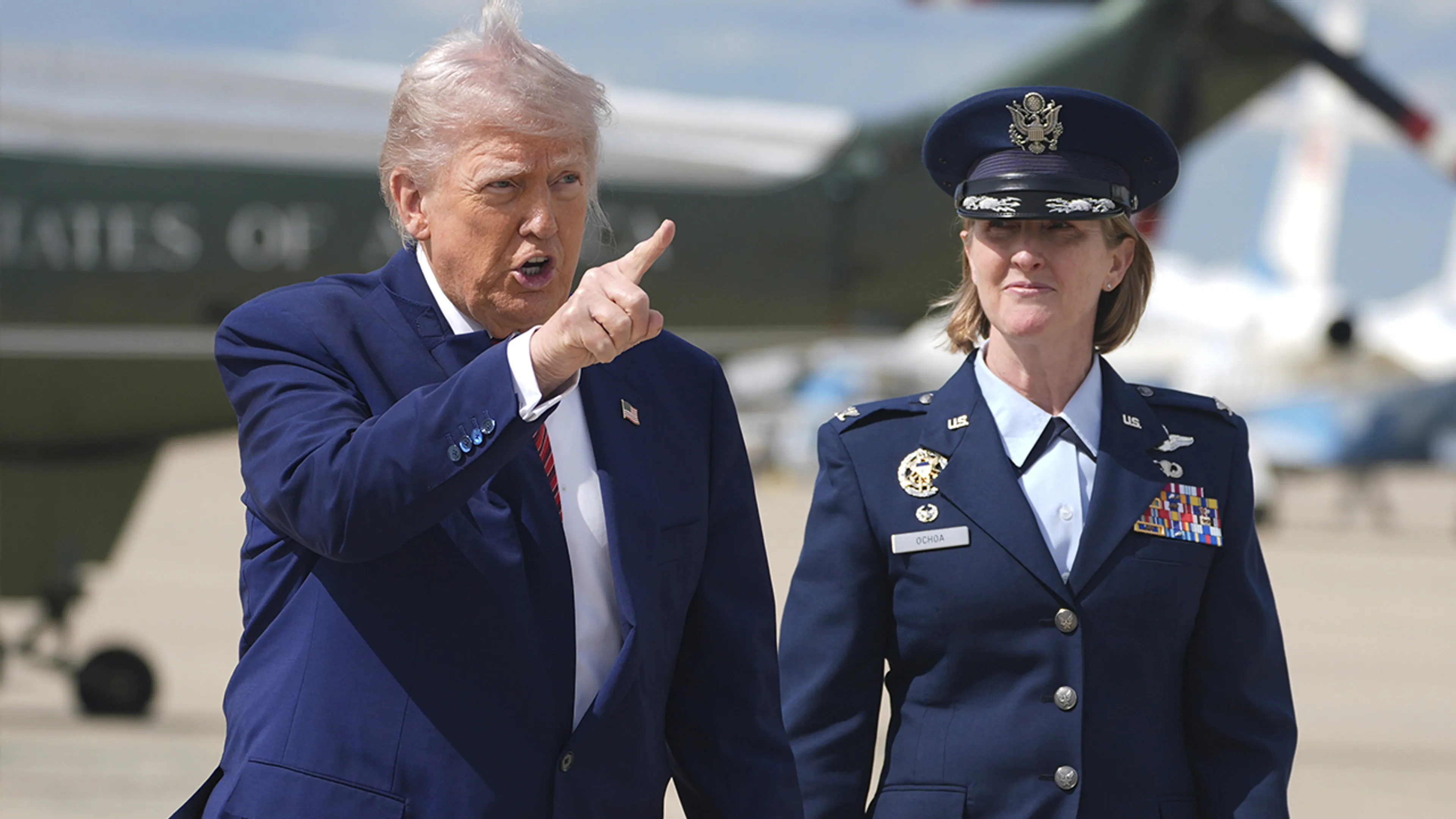 Amerikaans leger start met ontslaan van duizenden transgender militairen