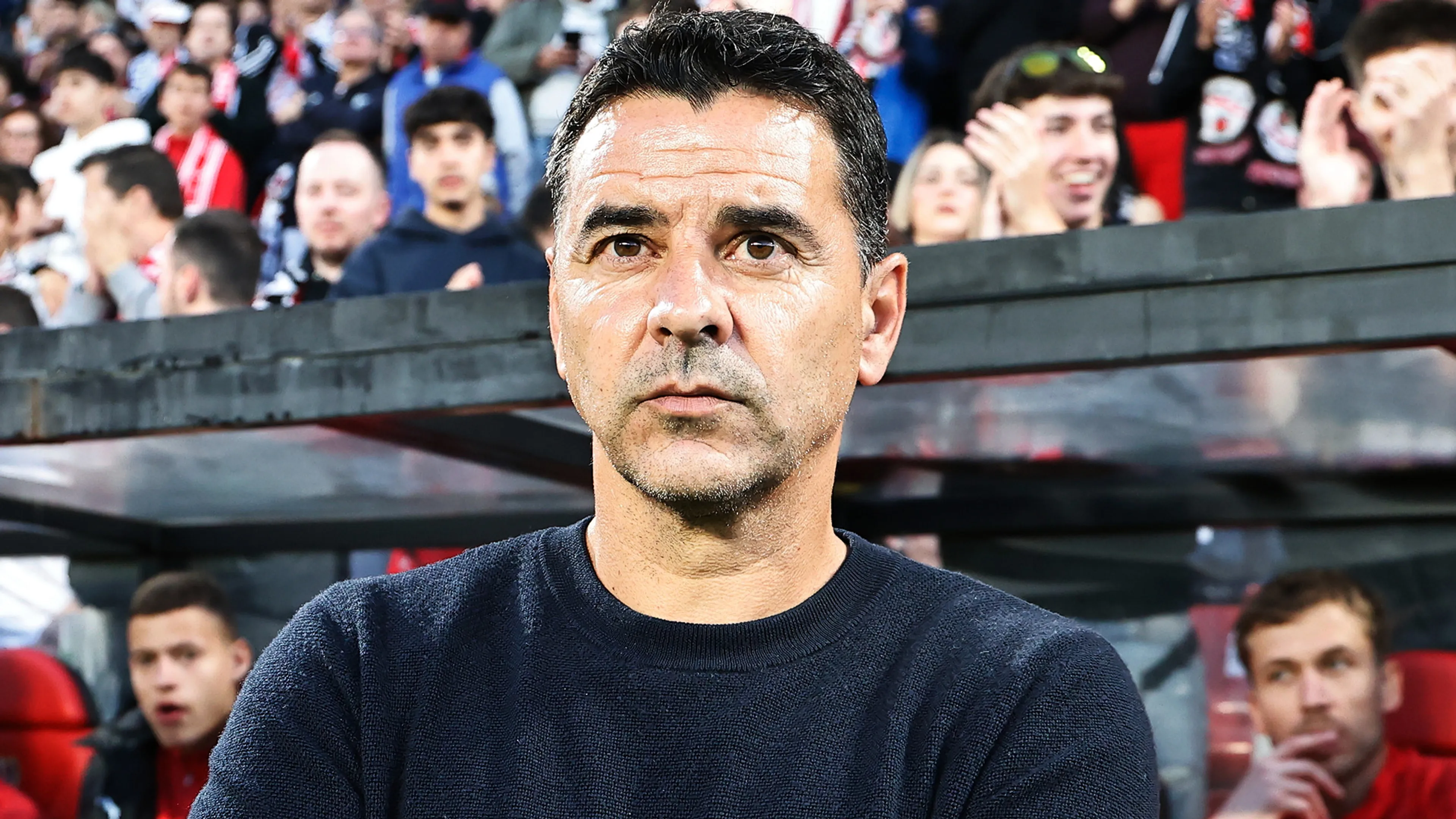 Ajax presenteert nieuwe trainer Míchel: 'Deze club weer daar krijgen waar het hoort te staan'