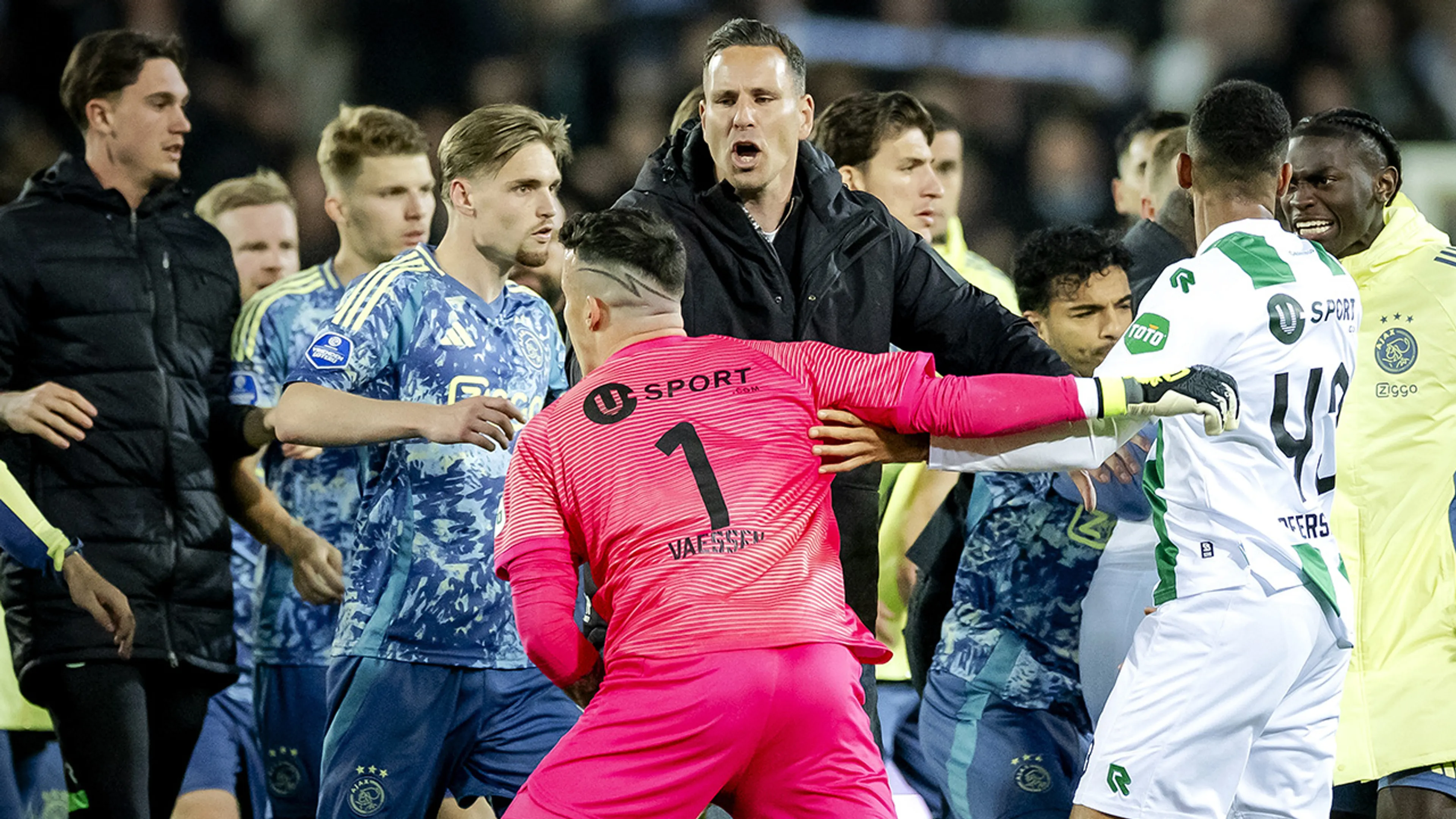 Vaessen hoort strafeis voor 'gewelddadige handeling' tegen Ajax; Kaplan gaat vrijuit