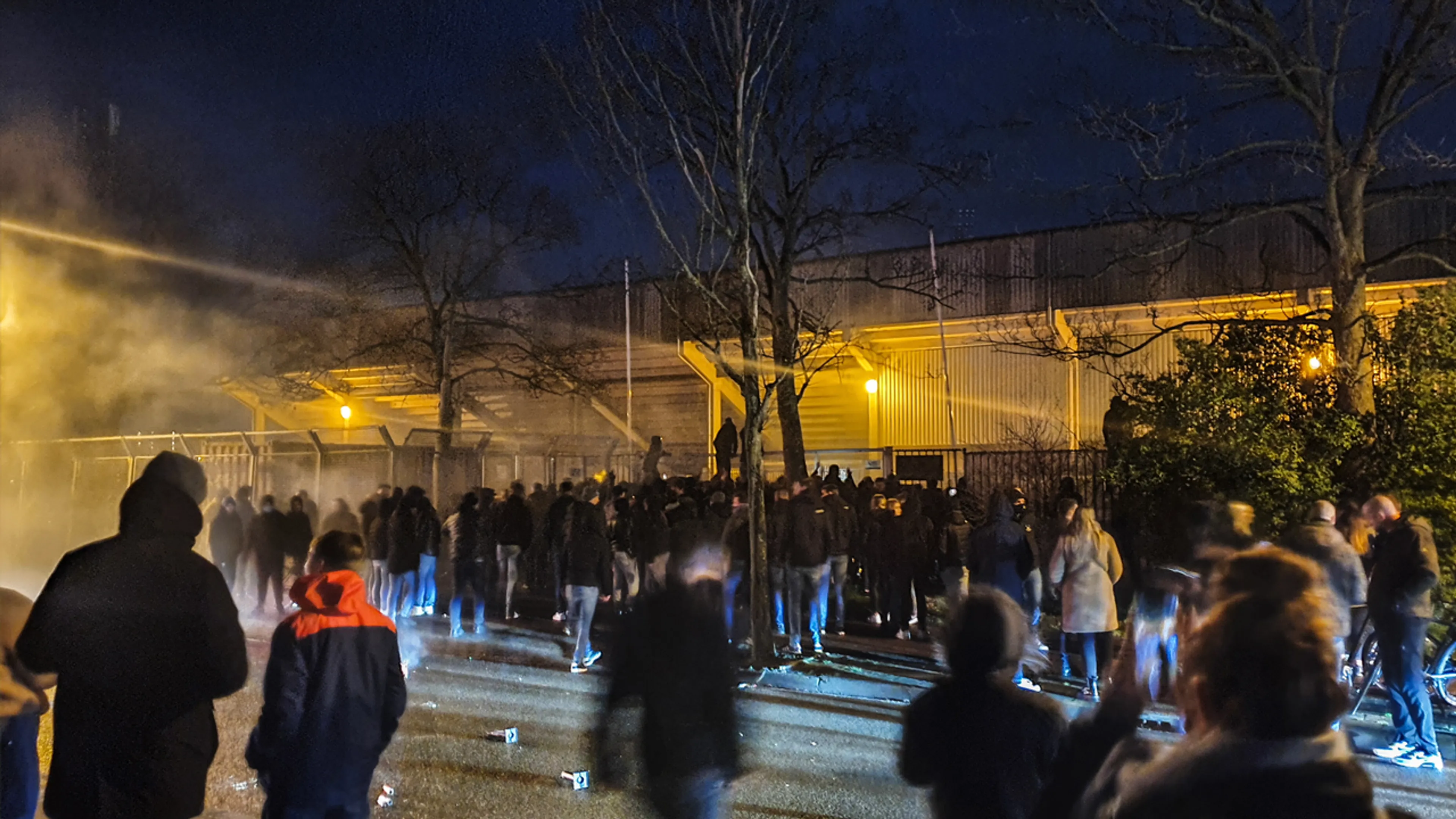 Supporters Cambuur vieren wintertitel, ondanks corona