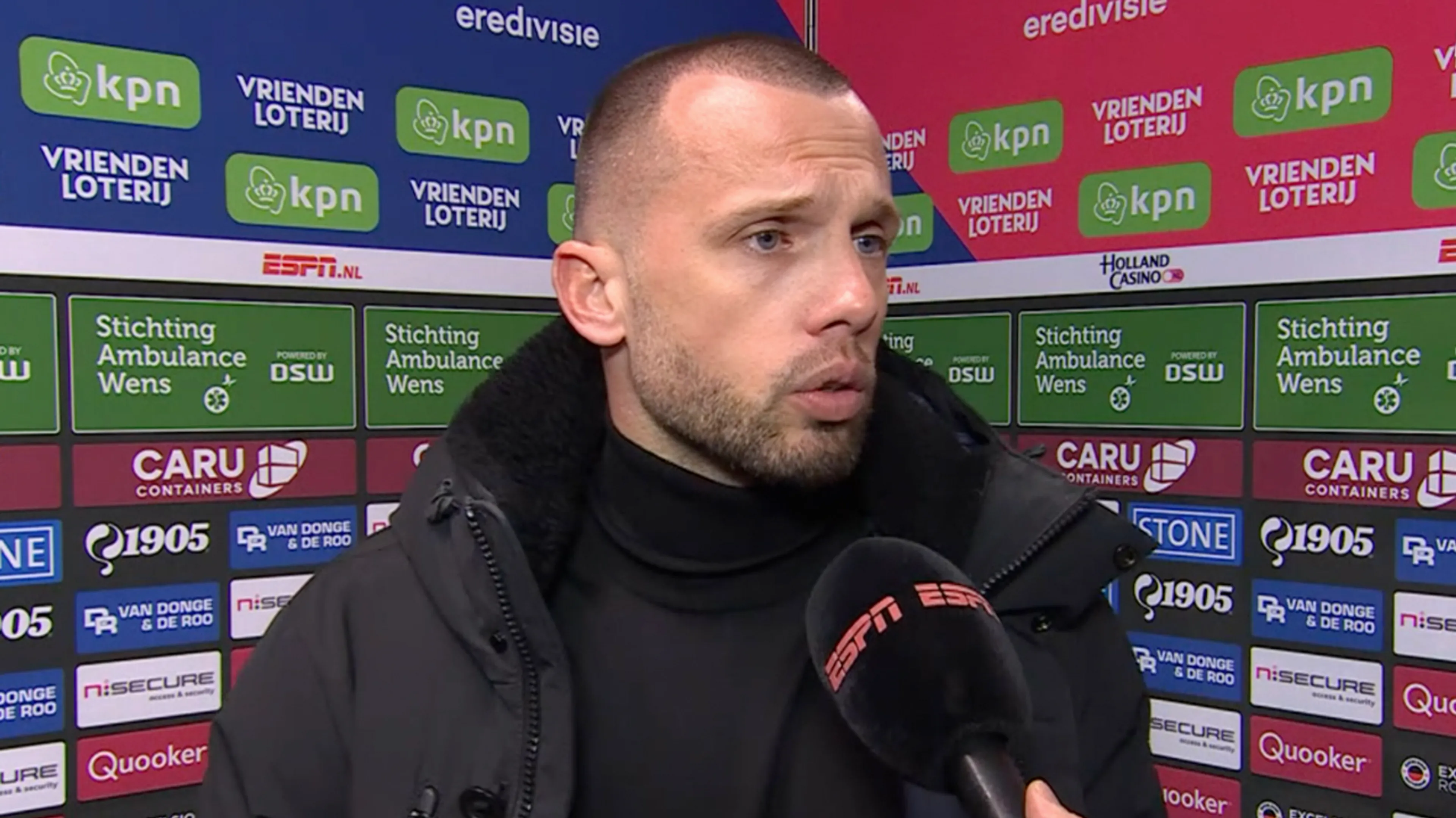 Heitinga reageert op reserveplek Bassey en belletje met 'aangeslagen' Schreuder