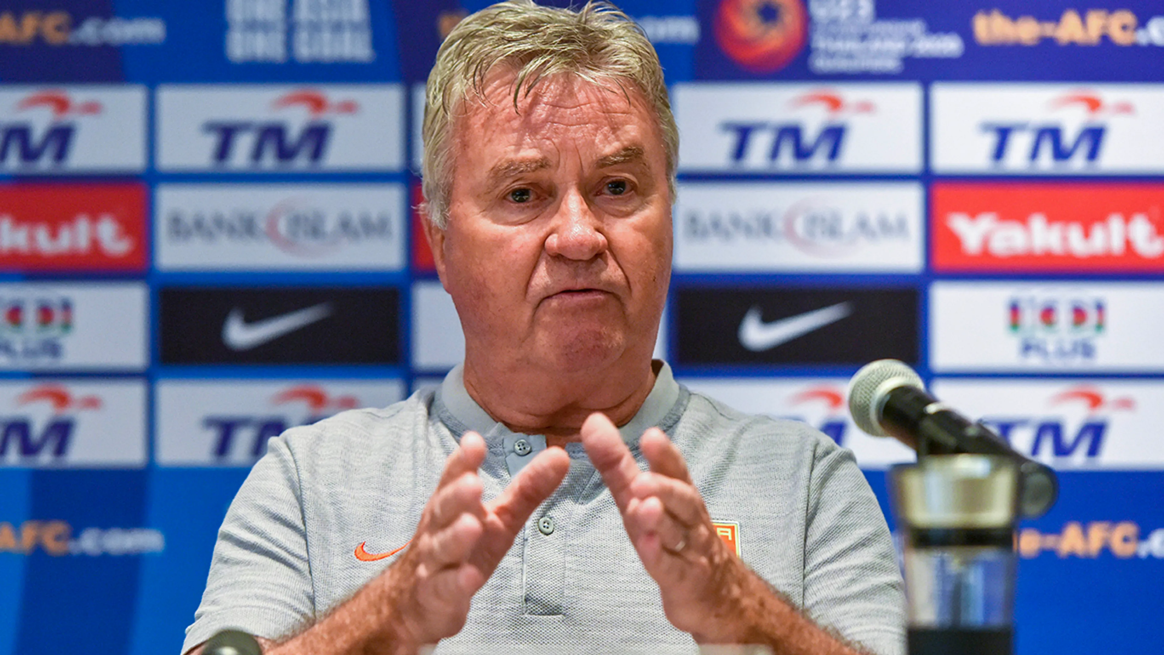 Guus Hiddink bedreigd: 'Ik kreeg een brief thuis met twee kogels'