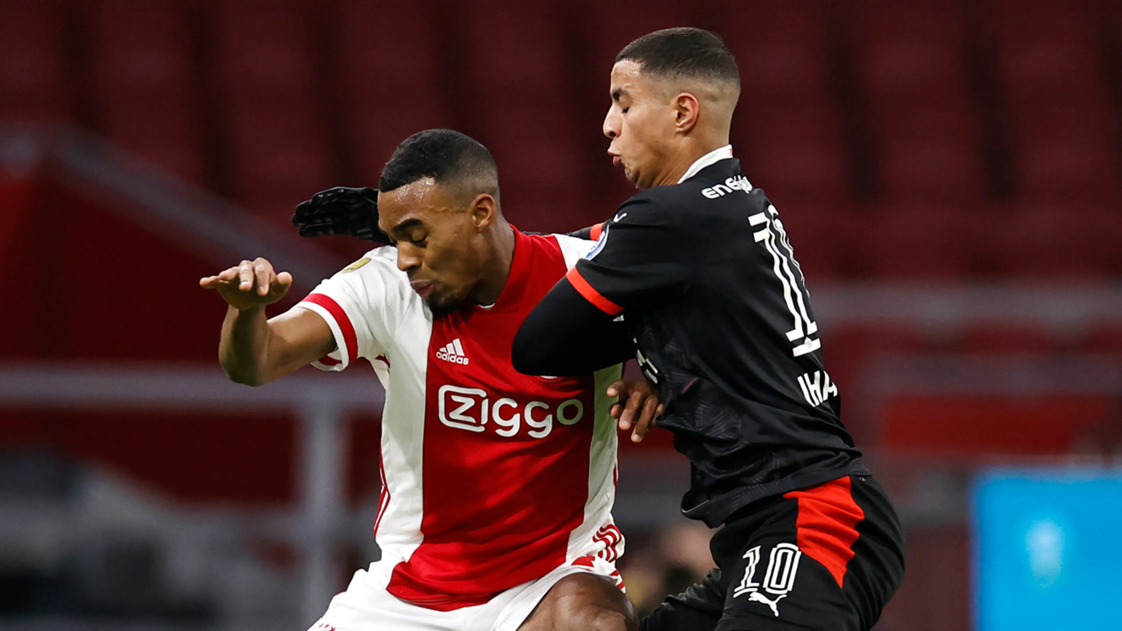 Ajax en PSV spelen gelijk in Amsterdam: 2-2