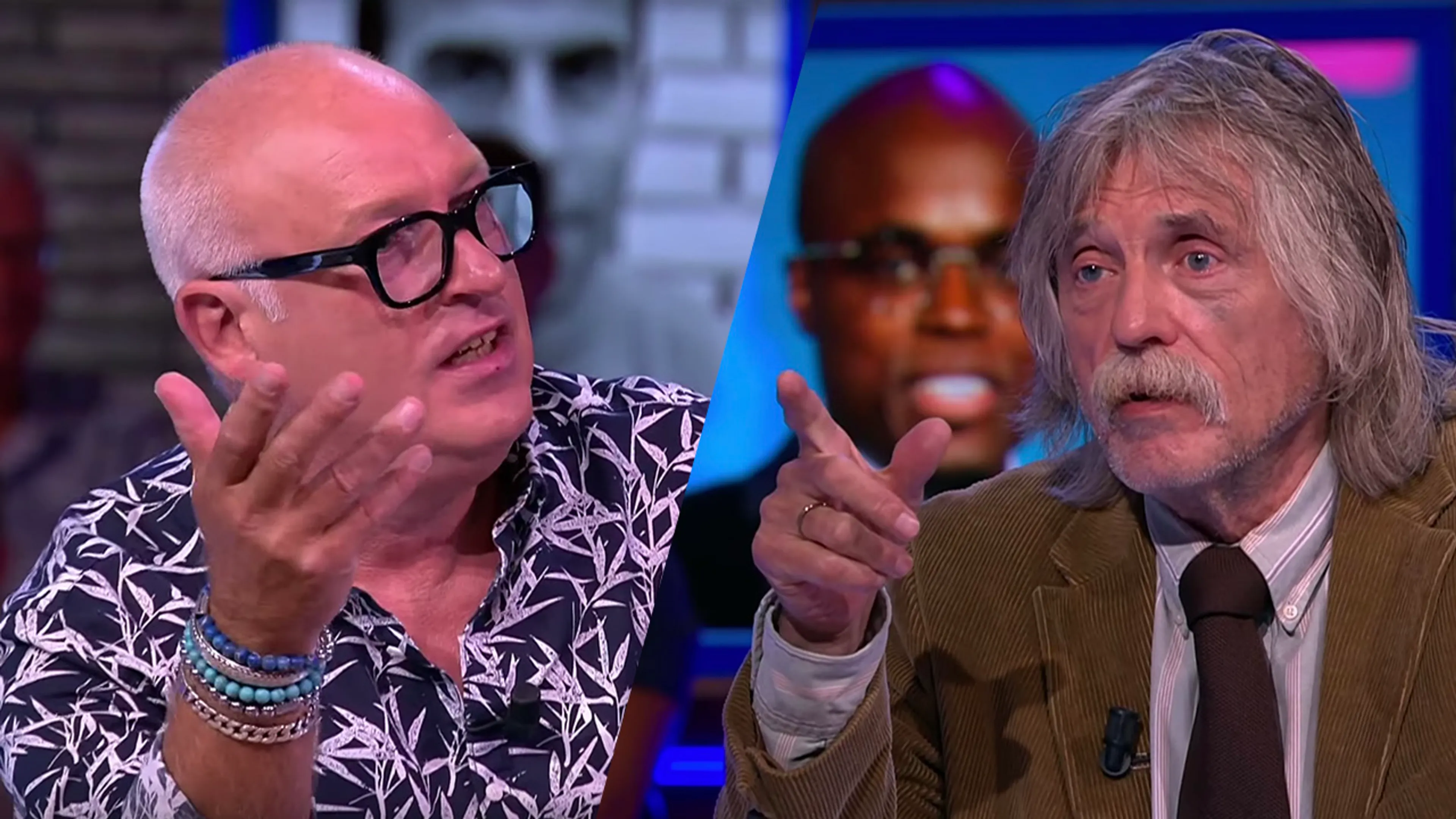 Johan en René storen zich aan Jandino als presentator voetbalgala