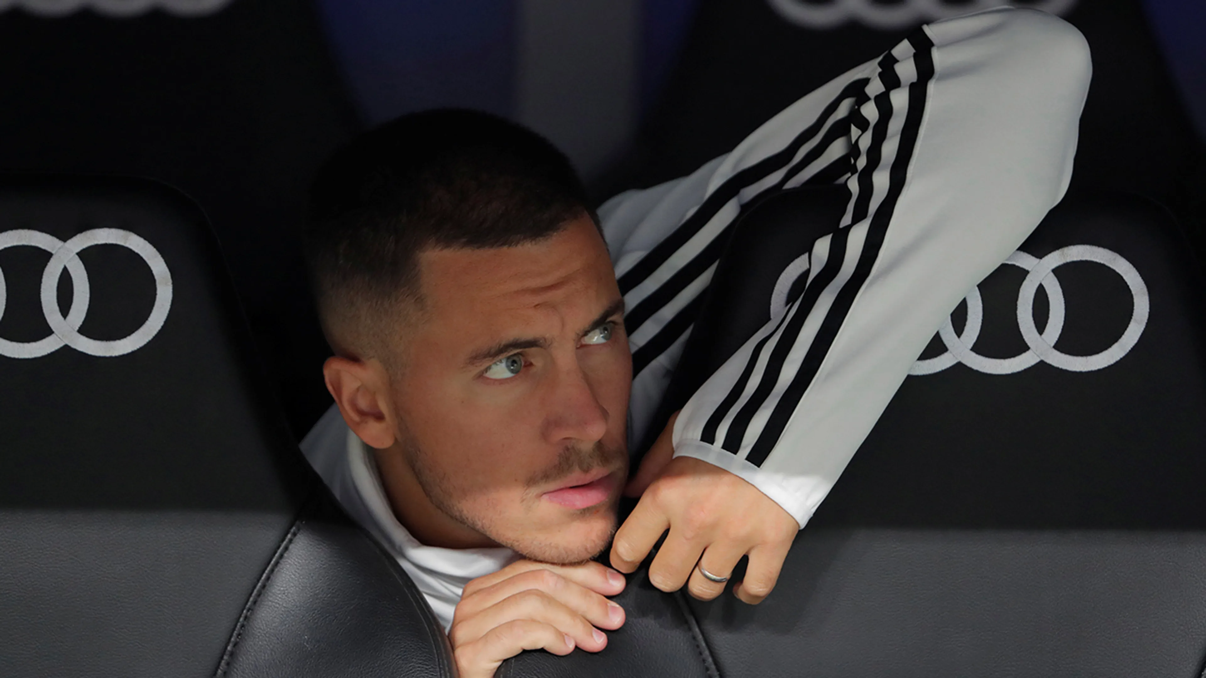Hazard begint op de bank bij Real