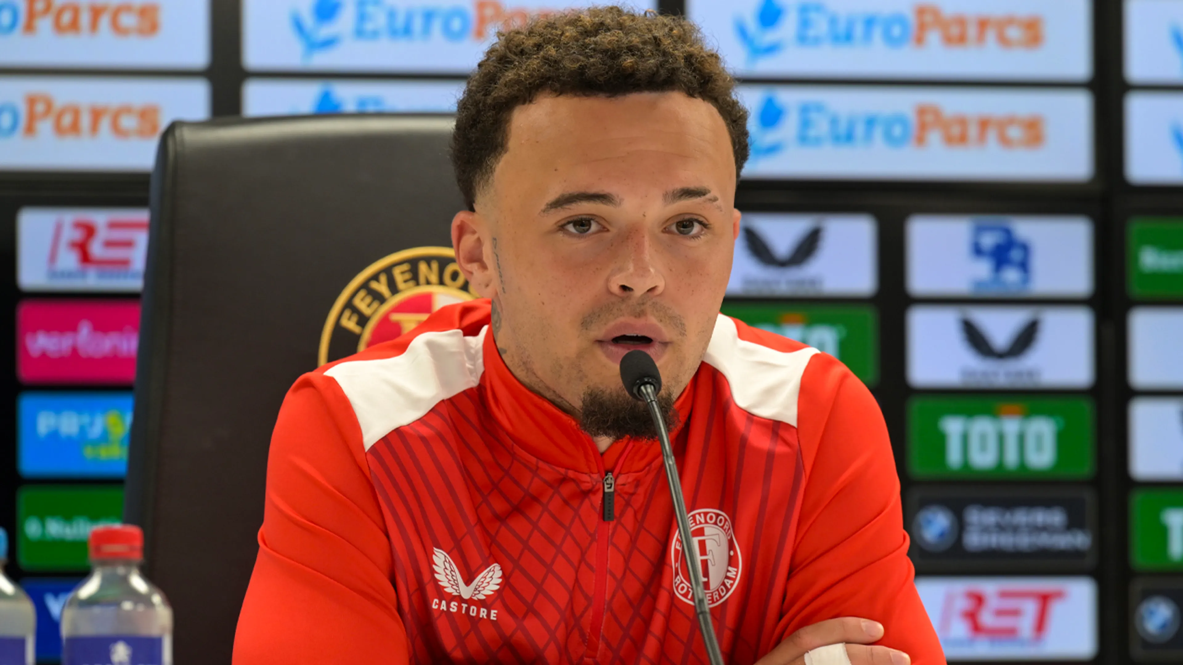Hartman ergert zich aan Lazio-spelers: 'Ze stampten op onze deur'