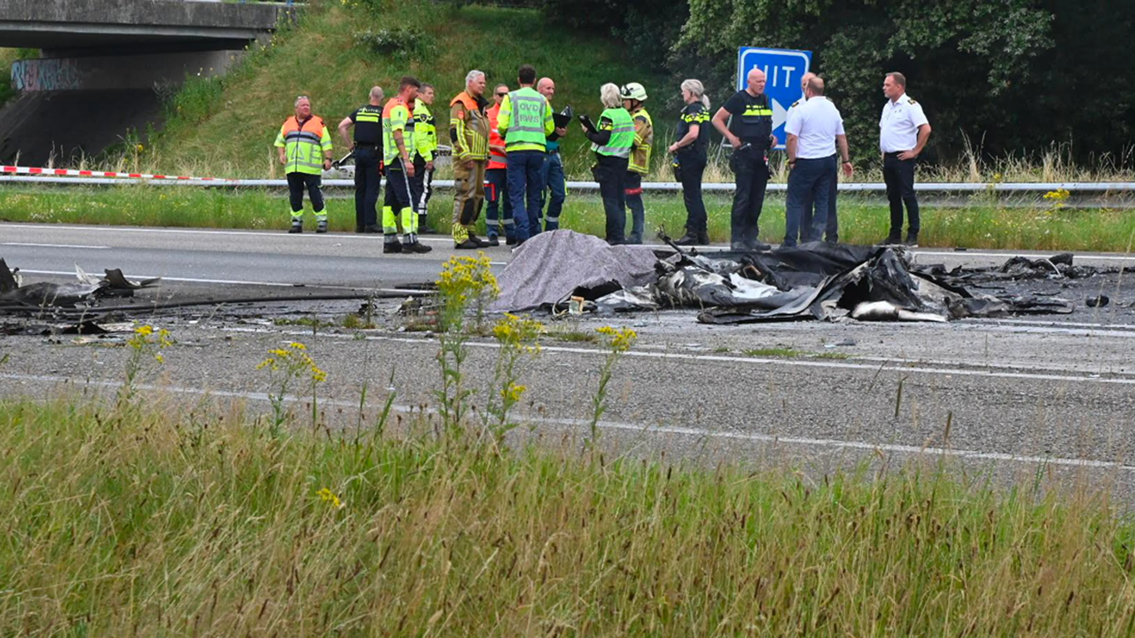 Vliegtuig neergestort op A58 bij Rucphen, piloot overleden