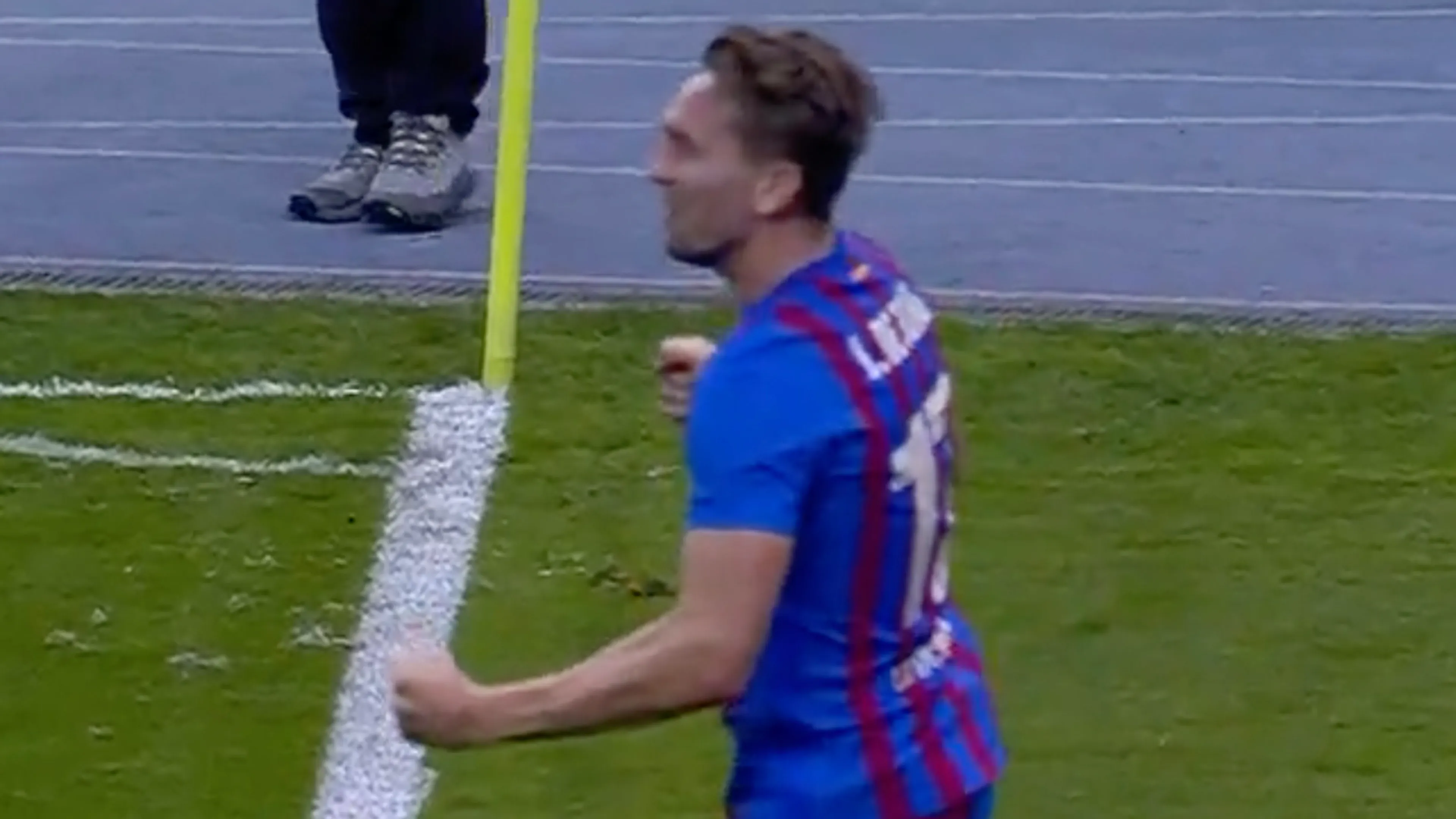 VIDEOGOAL: 'Lucky' Luuk de Jong brengt Barcelona op gelijke hoogte tegen Real Madrid