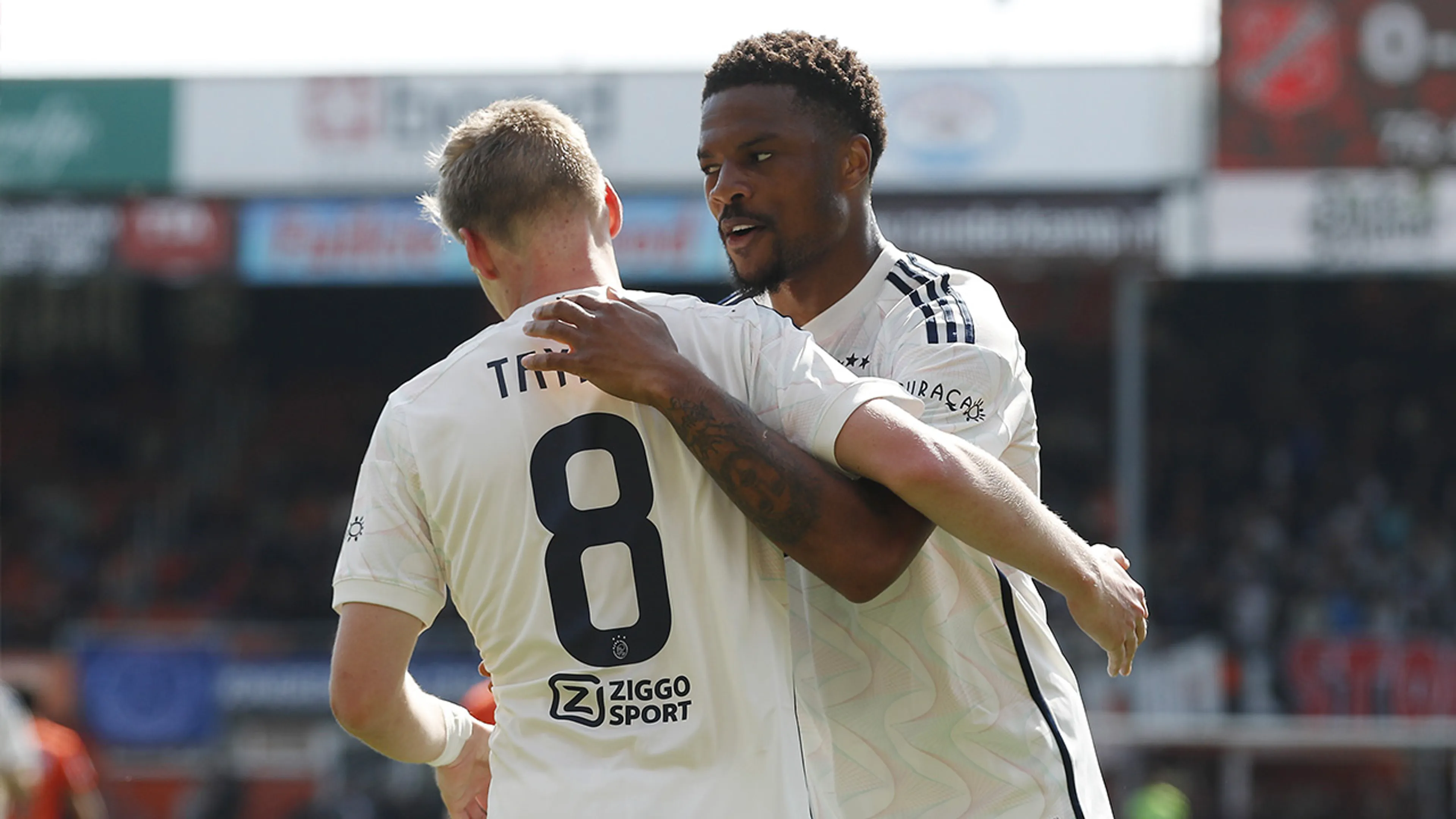 FC Volendam neemt na twee jaar afscheid van Eredivisie na nederlaag tegen Ajax