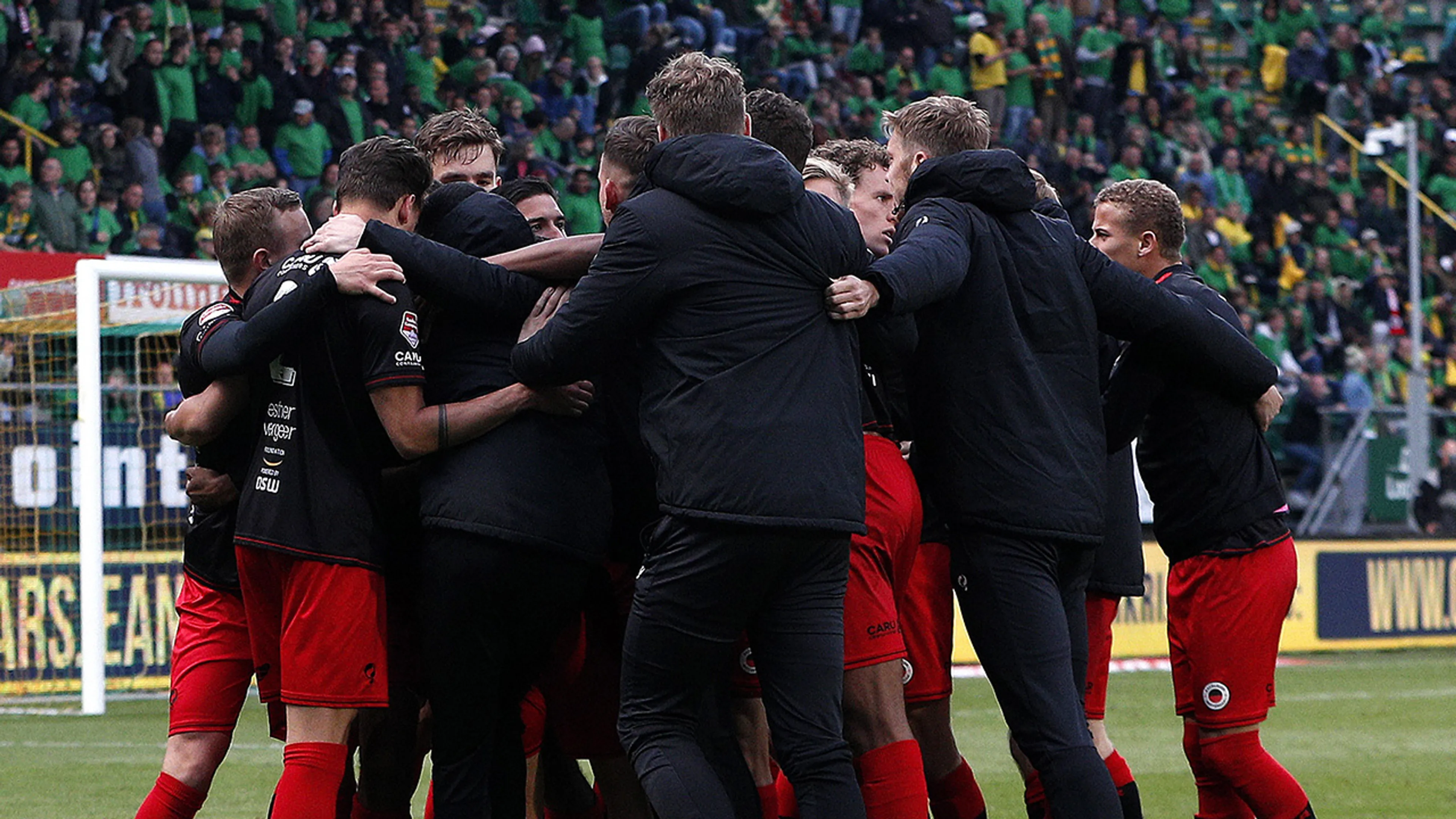 Excelsior maakt krankzinnige remontada compleet en promoveert naar Eredivisie