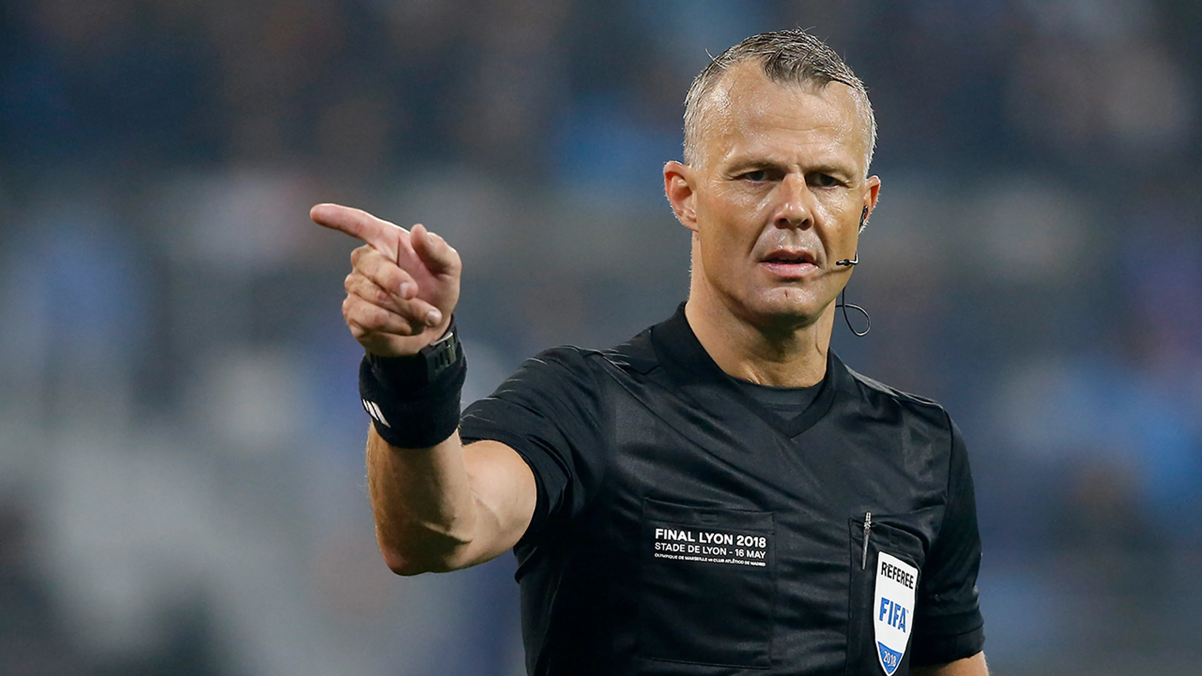 Kuipers fluit Champions League-duel tussen Barcelona en PSG