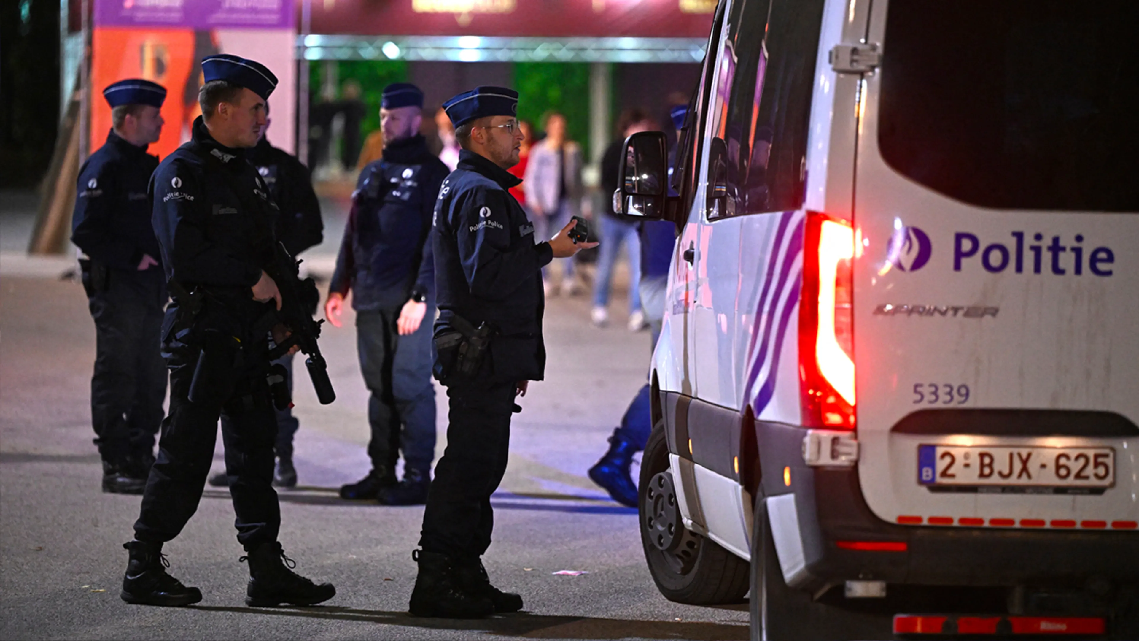 Verdachte aanslag Brussel mogelijk neergeschoten in café