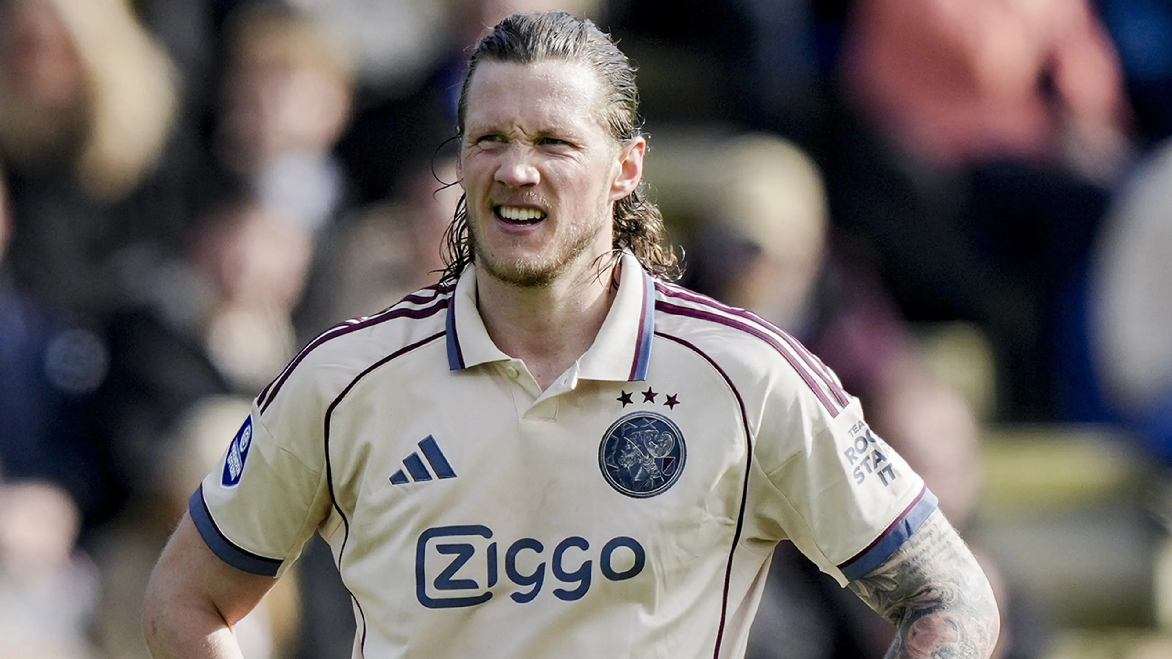 Ajax profiteert met gelijkspel nauwelijks van verlies NEC