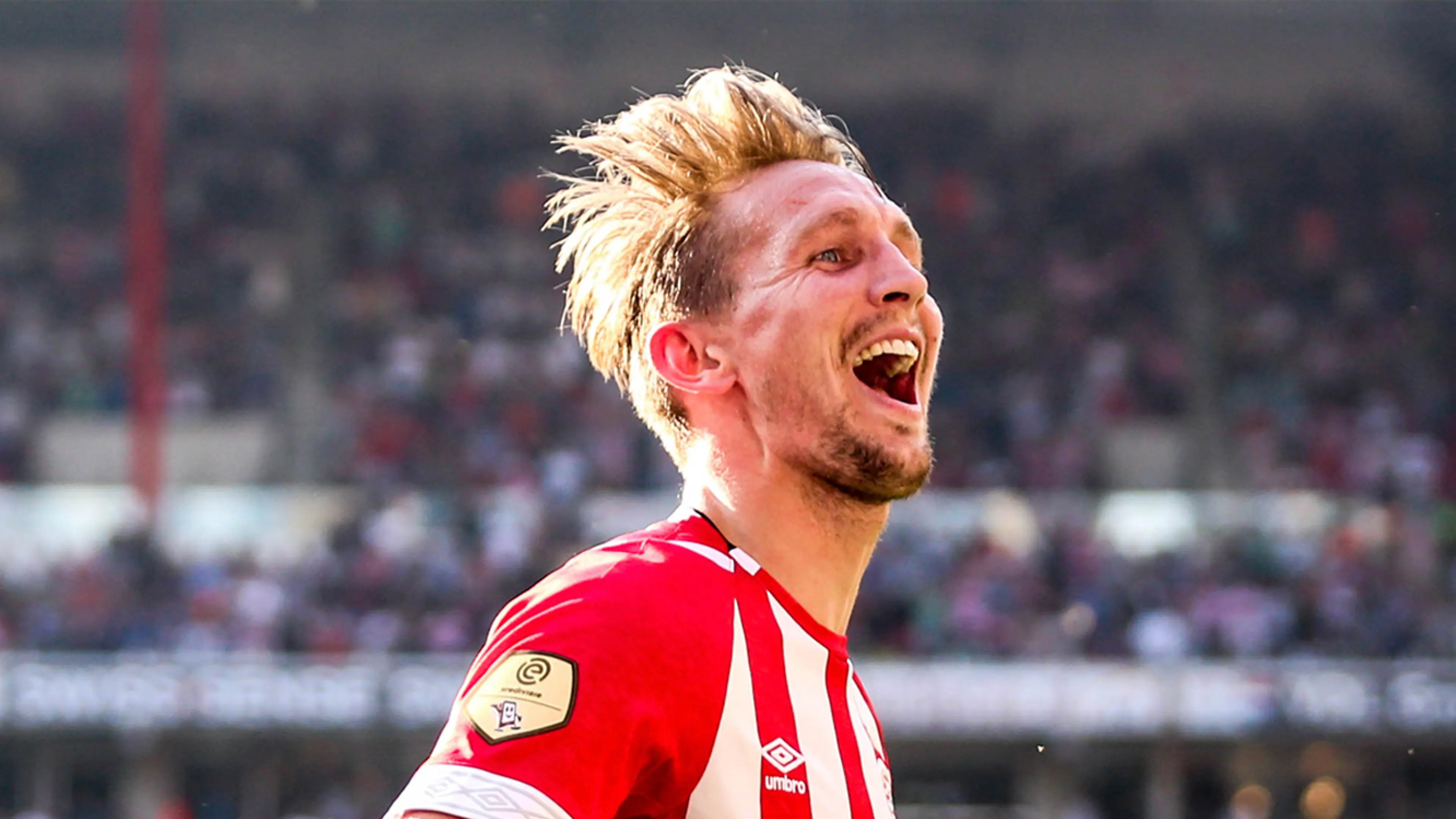 PSV na winst op ADO Den Haag weer naast Ajax
