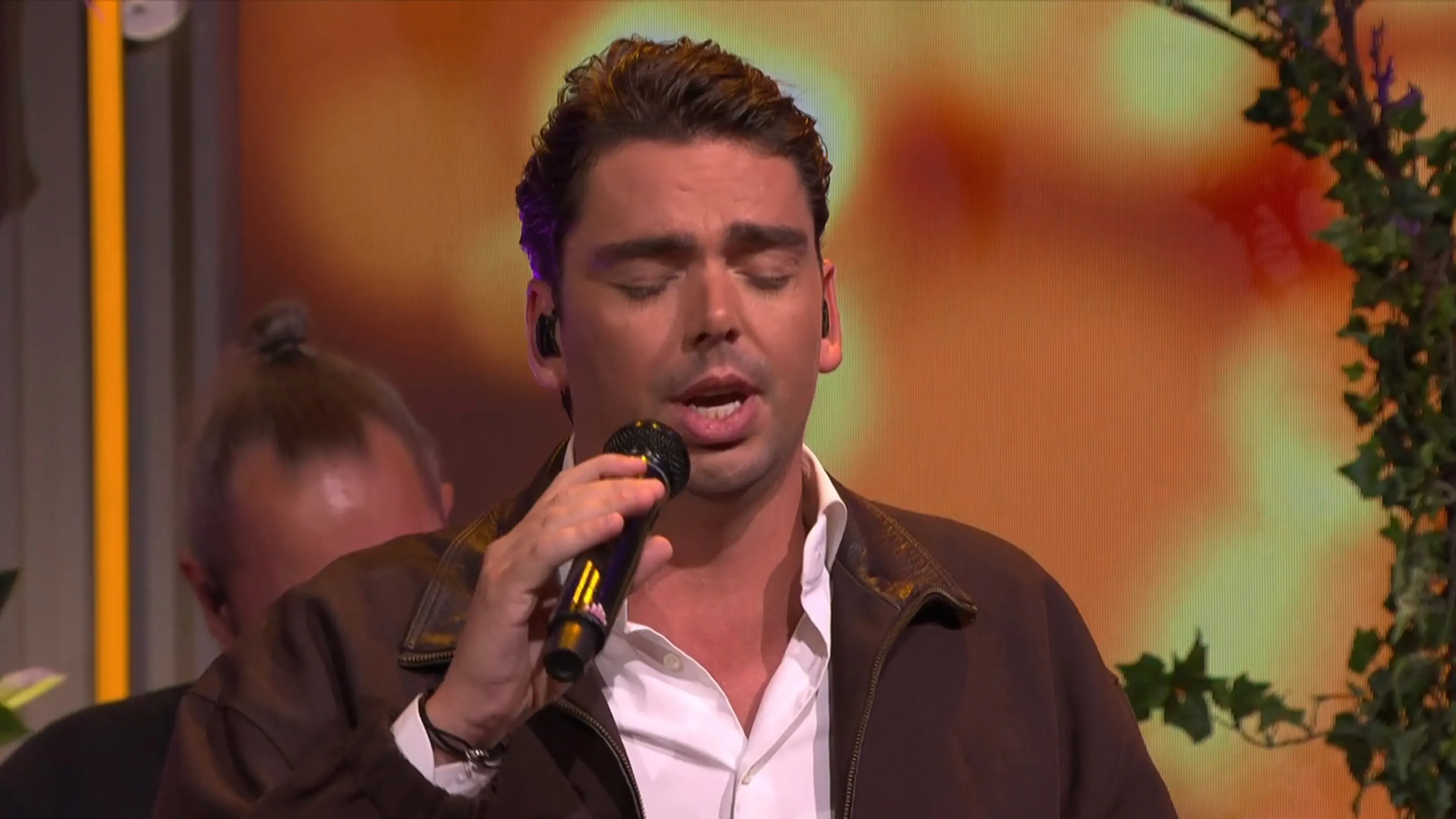 Een knallende opening van De Oranjezomer dankzij Yves Berendse met 'Misschien Is Het Tijd'!