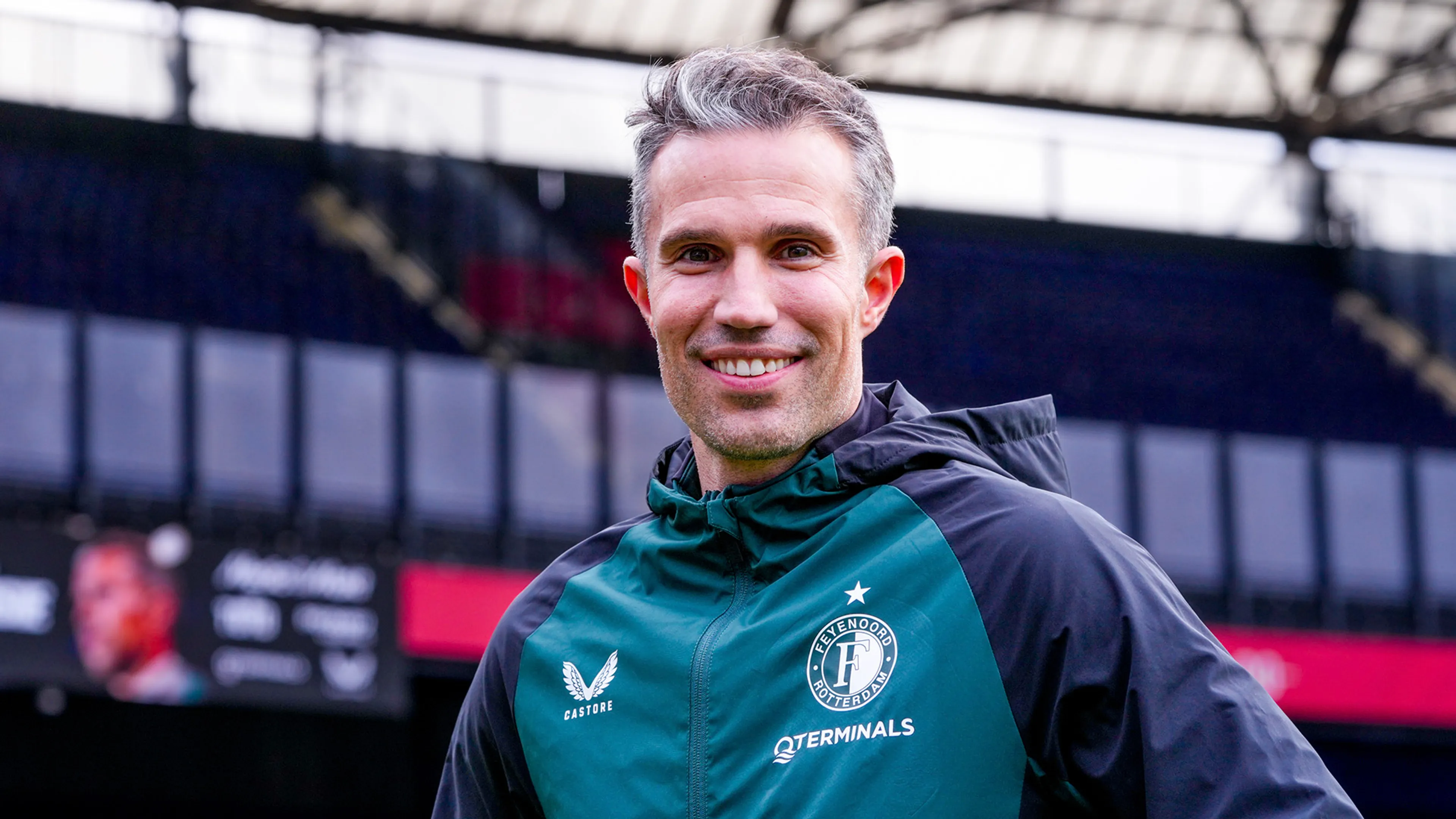 Van Persie op zijn plek bij Feyenoord: 'Ik ben supergelukkig, ik voel mij hier thuis en gesteund'