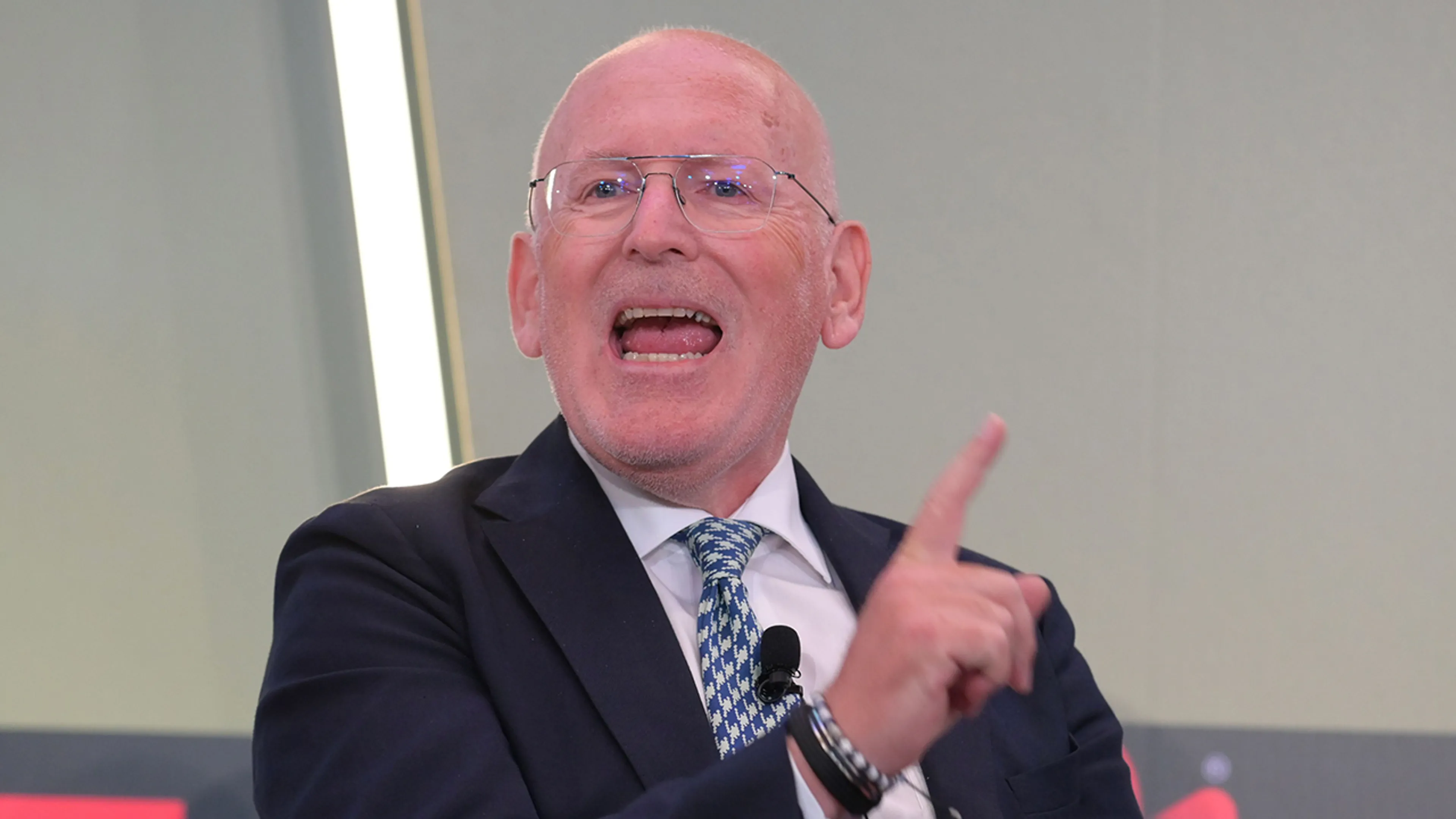 Nazaten Holocaust-slachtoffers doen aangifte tegen Frans Timmermans om omstreden uitspraken