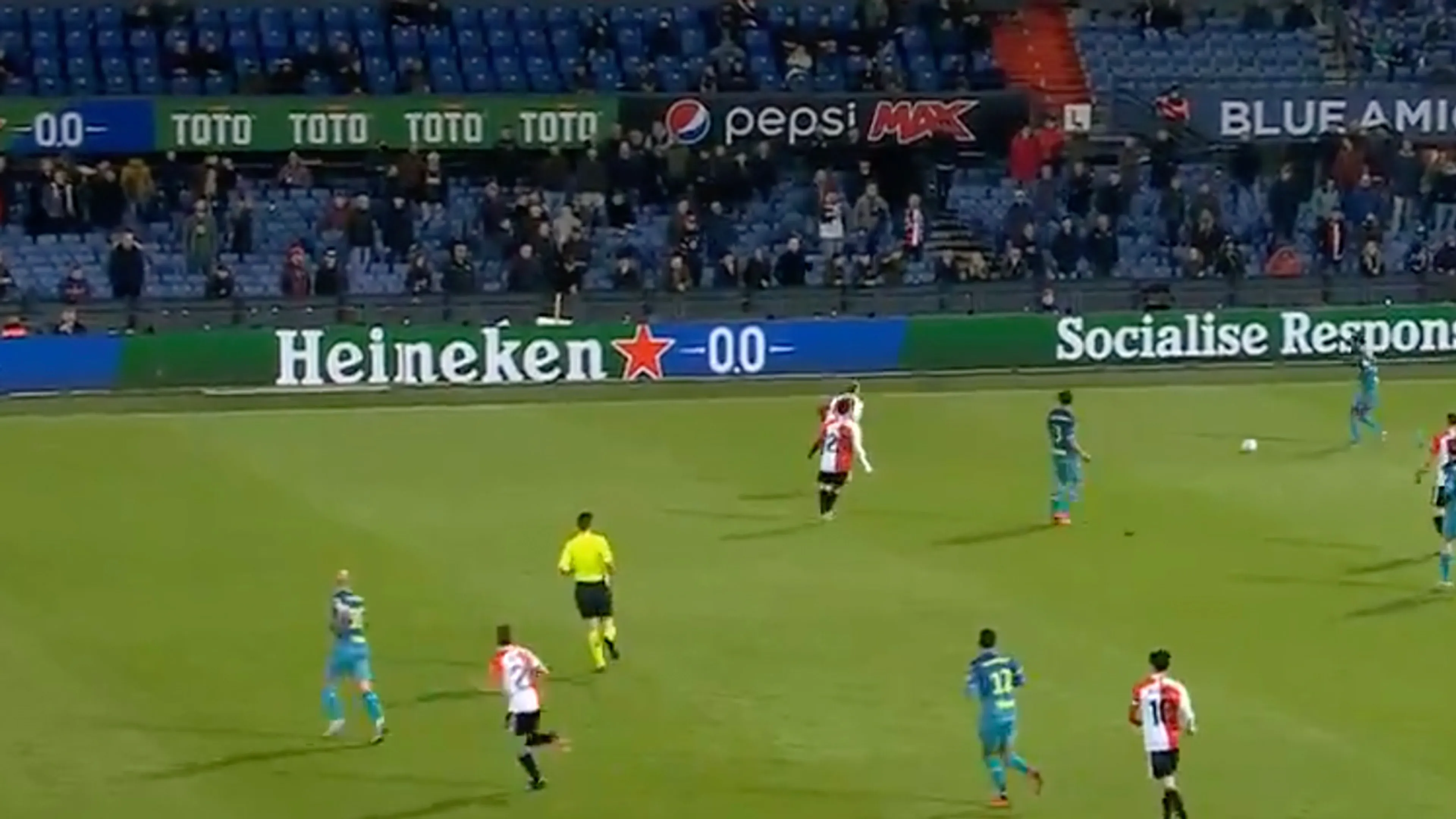 Feyenoord-fans zingen: 'En we gaan met z’n allen naar Ahoy!'