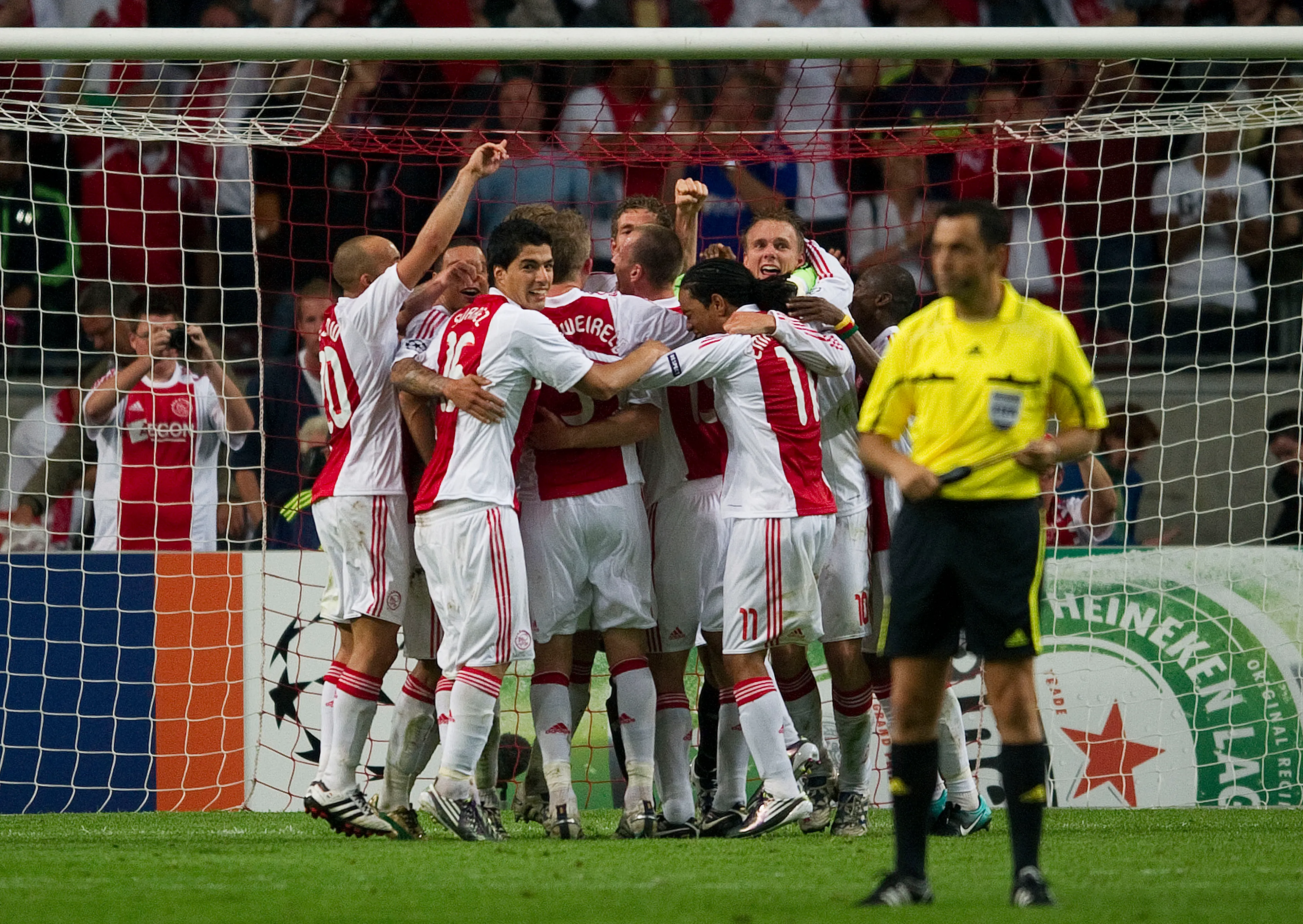Throwback: Ajax in kolkende ArenA naar Champions League!