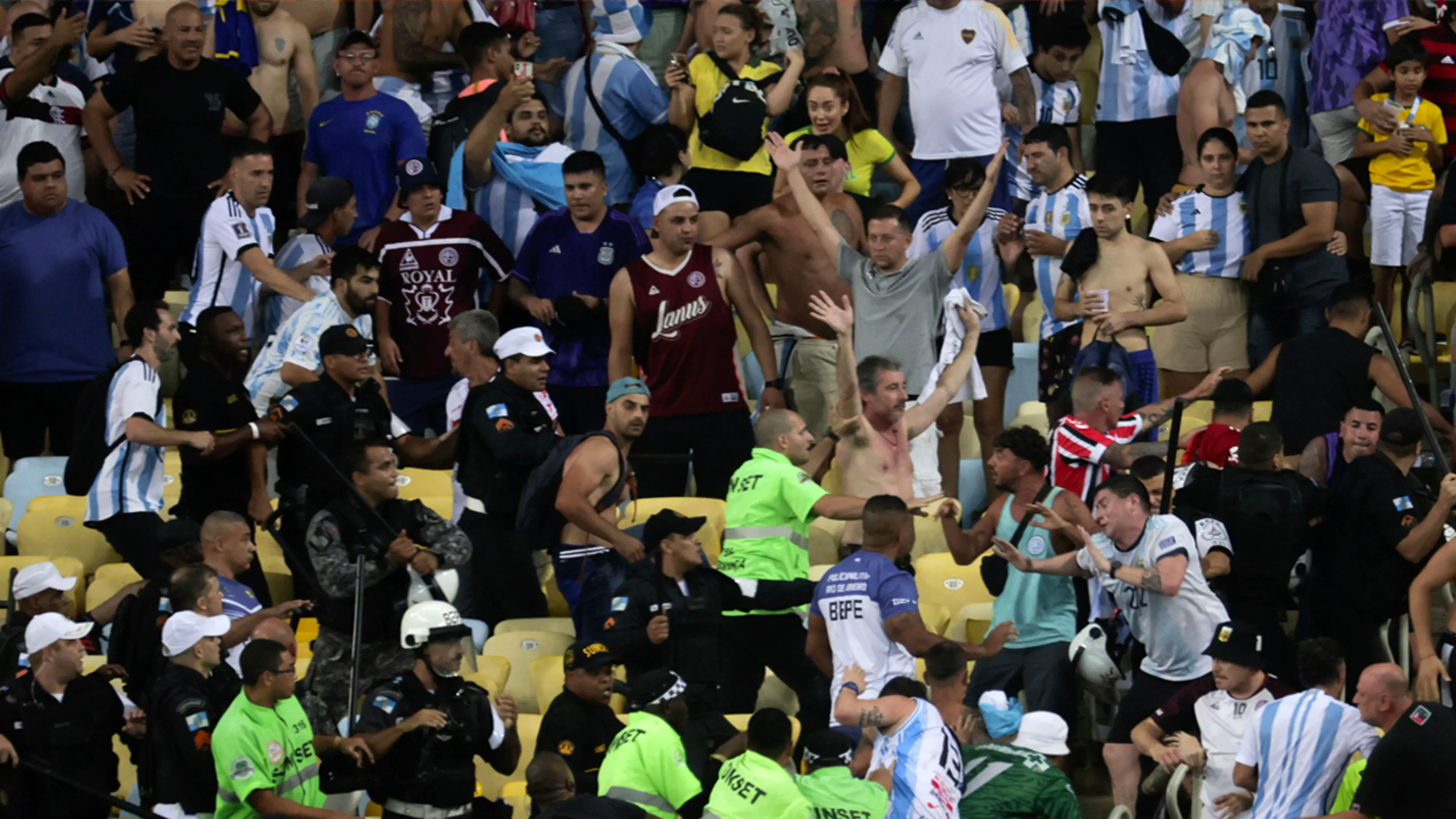 Argentinië wint van Brazilië in een door rellen overschaduwd duel