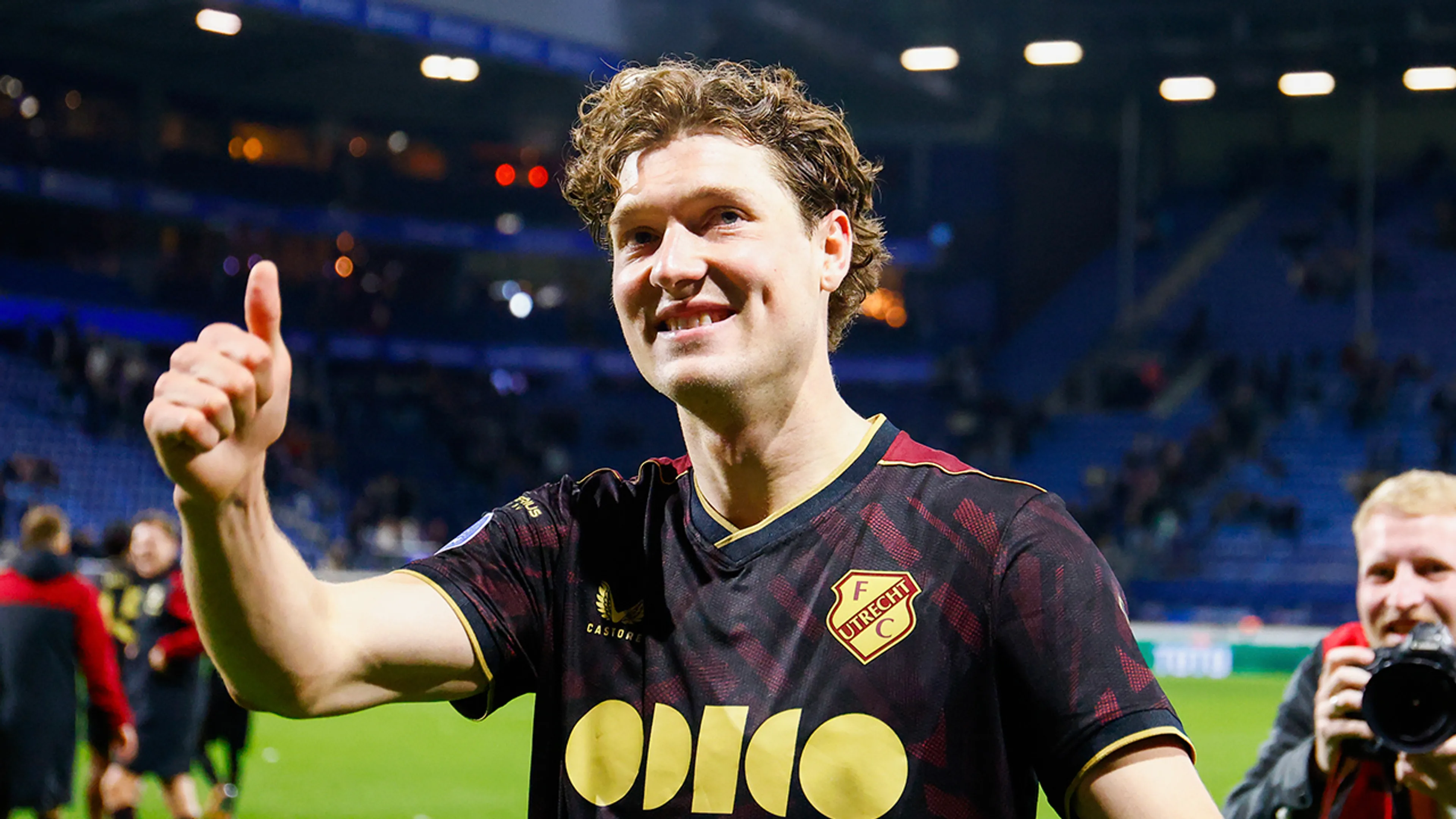 Officieel: Sam Lammers tekent voor drie jaar bij FC Twente