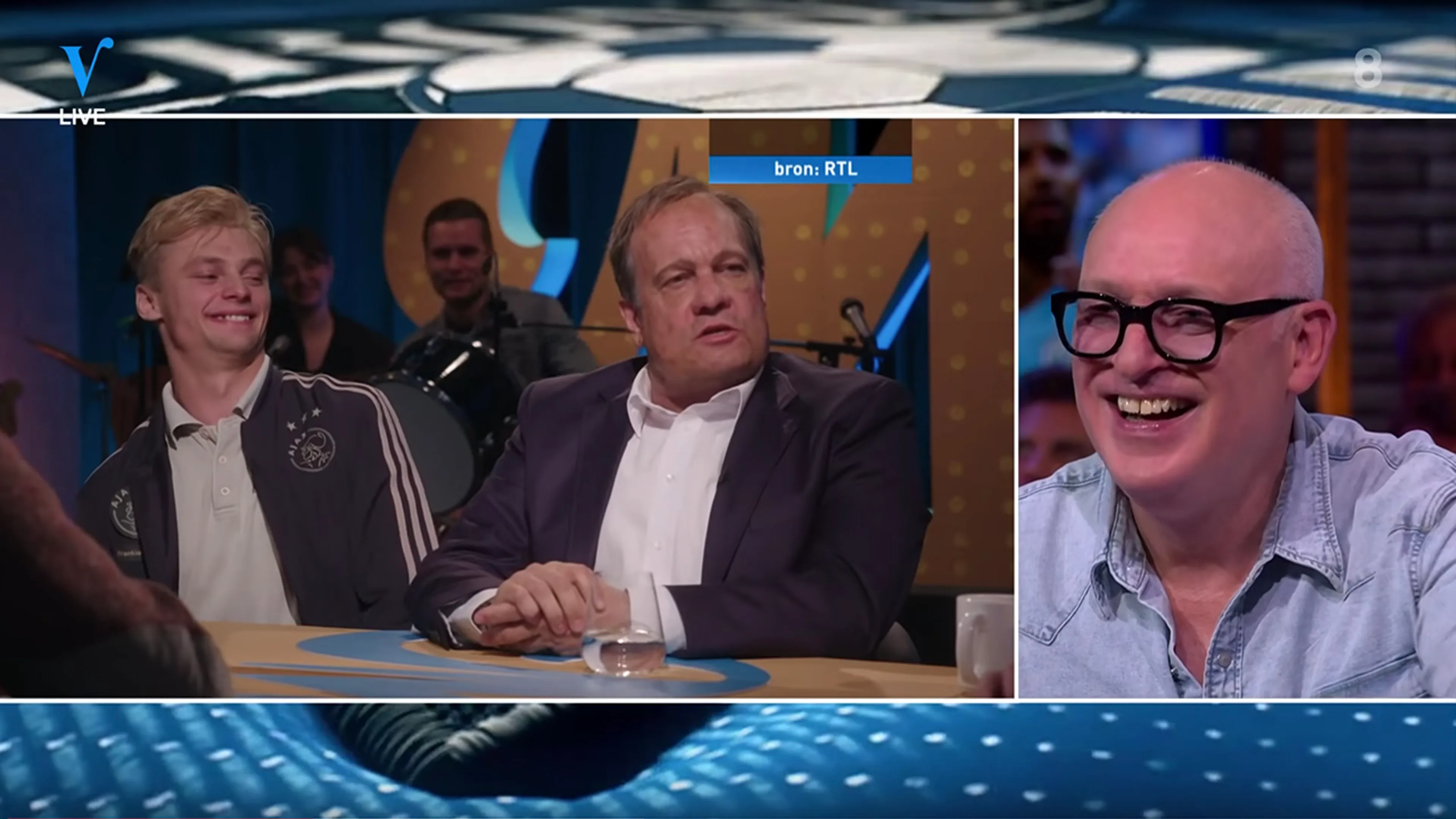 CLASSIC: René geniet van Dick Advocaat-imitatie