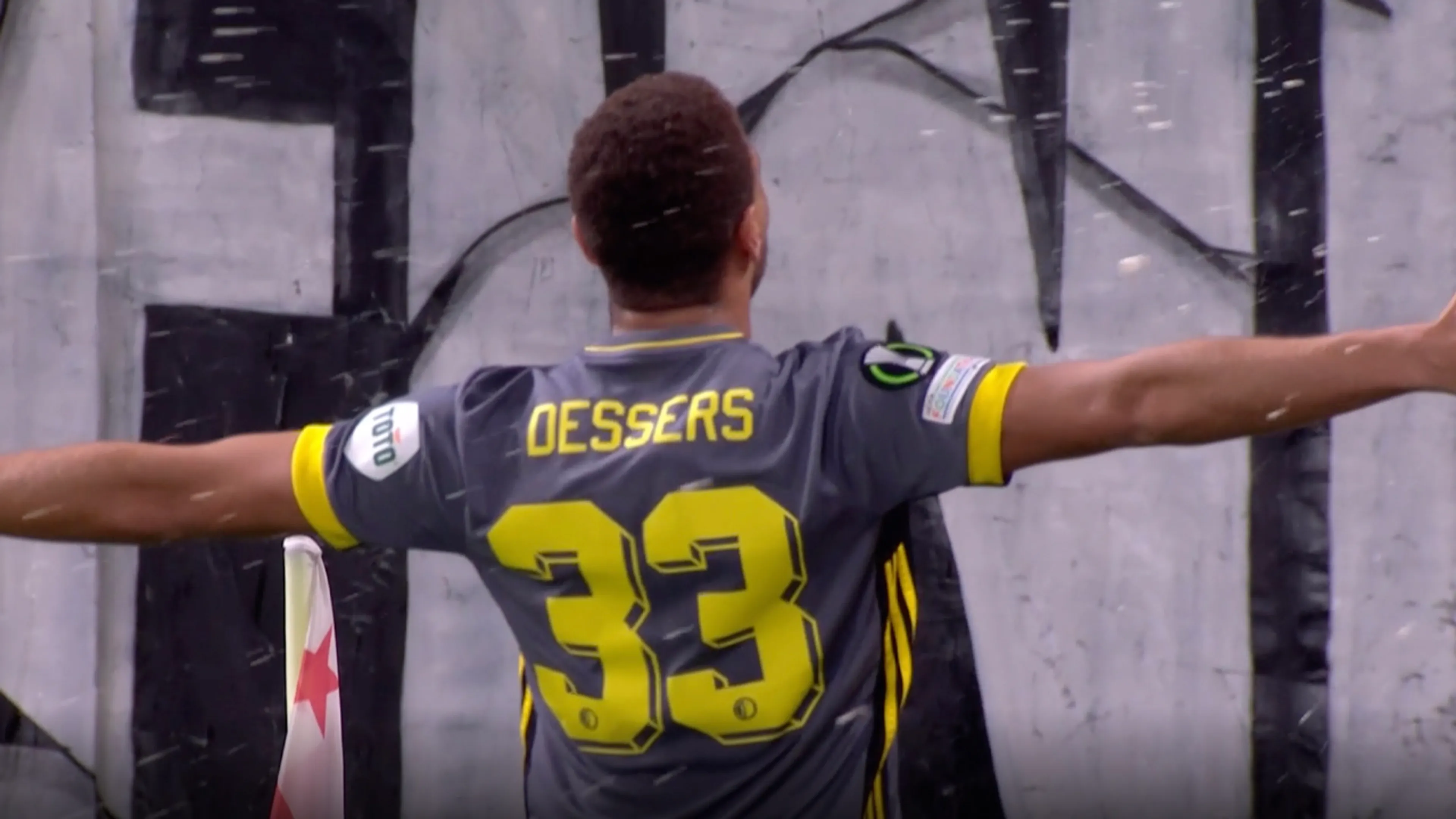 VIDEOGOAL: Slavia Praag - Feyenoord 1-2 (Dessers)