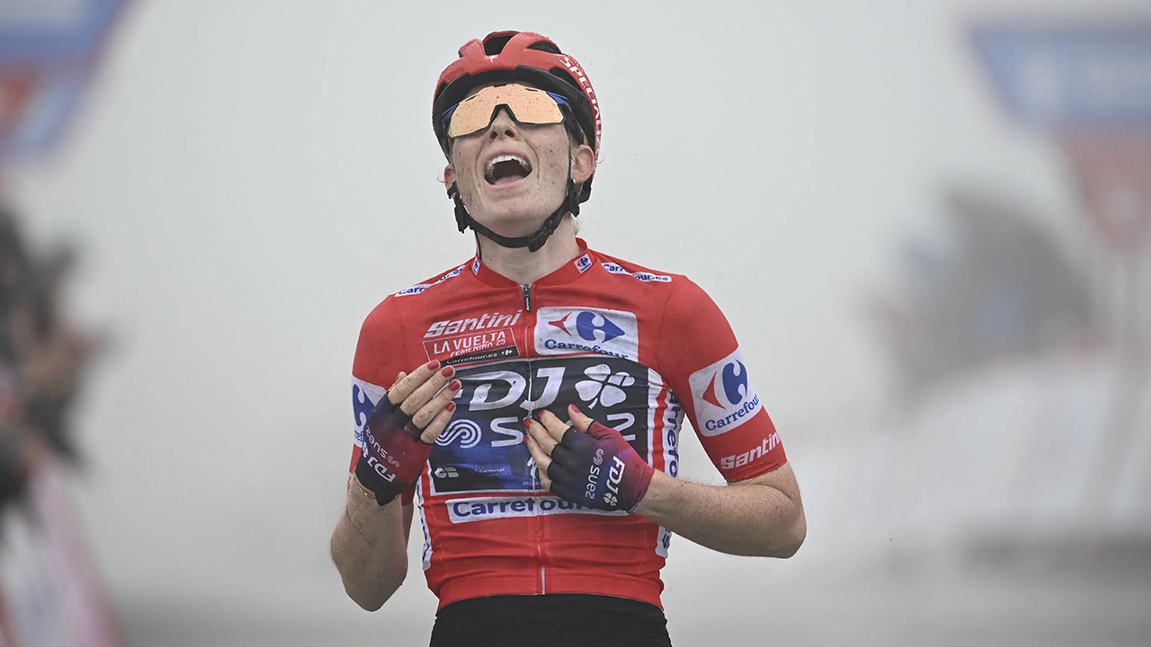 Demi Vollering zegeviert opnieuw in Ronde van Spanje