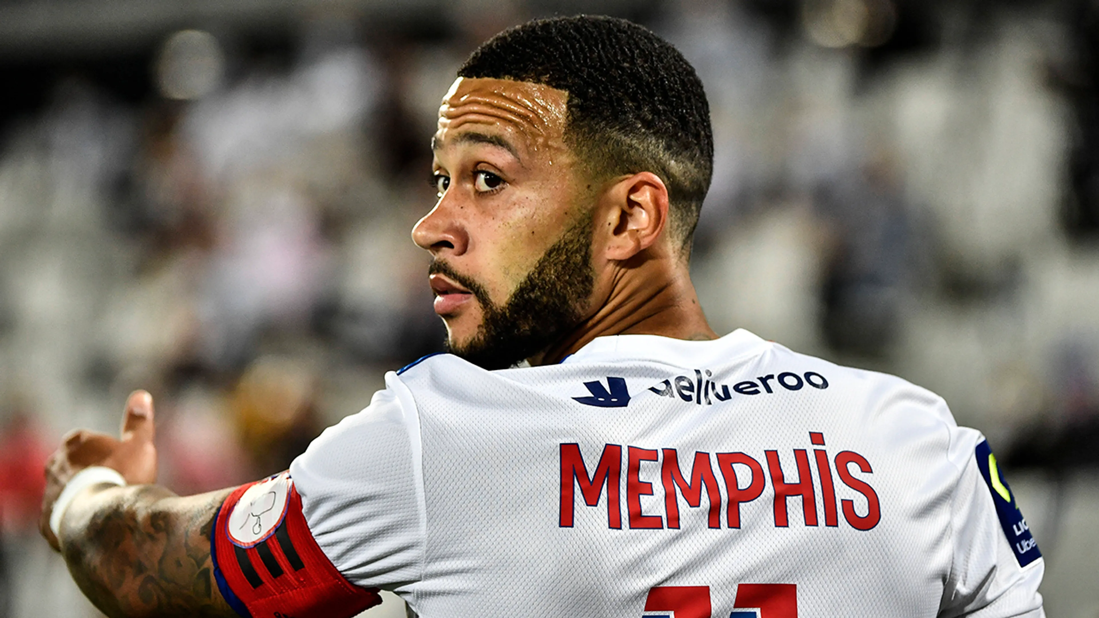 Lyon verkleint gat met koploper PSG dankzij minimale zege