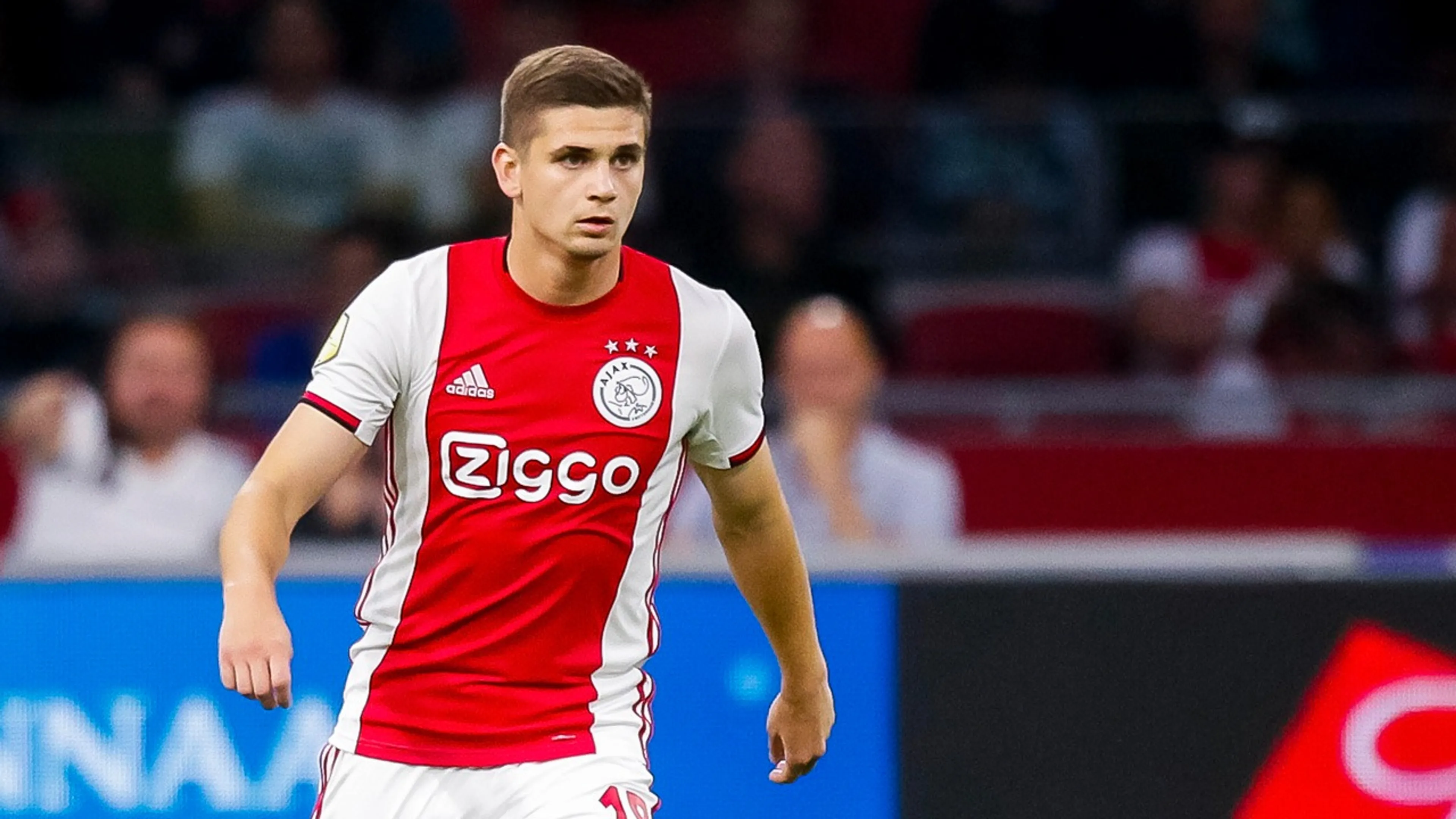 Supporters kritisch op Ajax-aanwinst: 'Hebben we het bonnetje nog?'