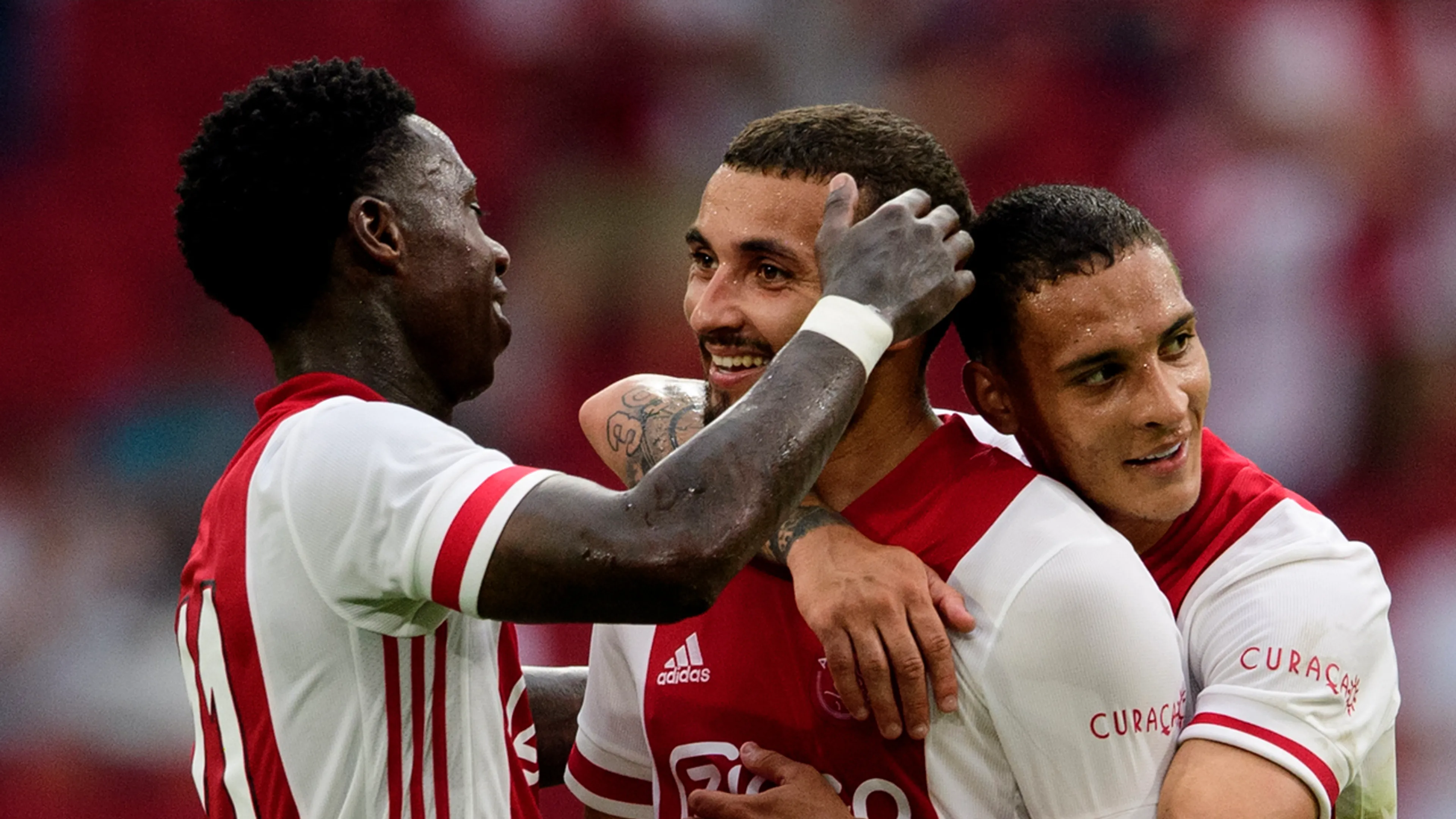 Ajax verslaat FC Utrecht met ruime cijfers in oefenduel
