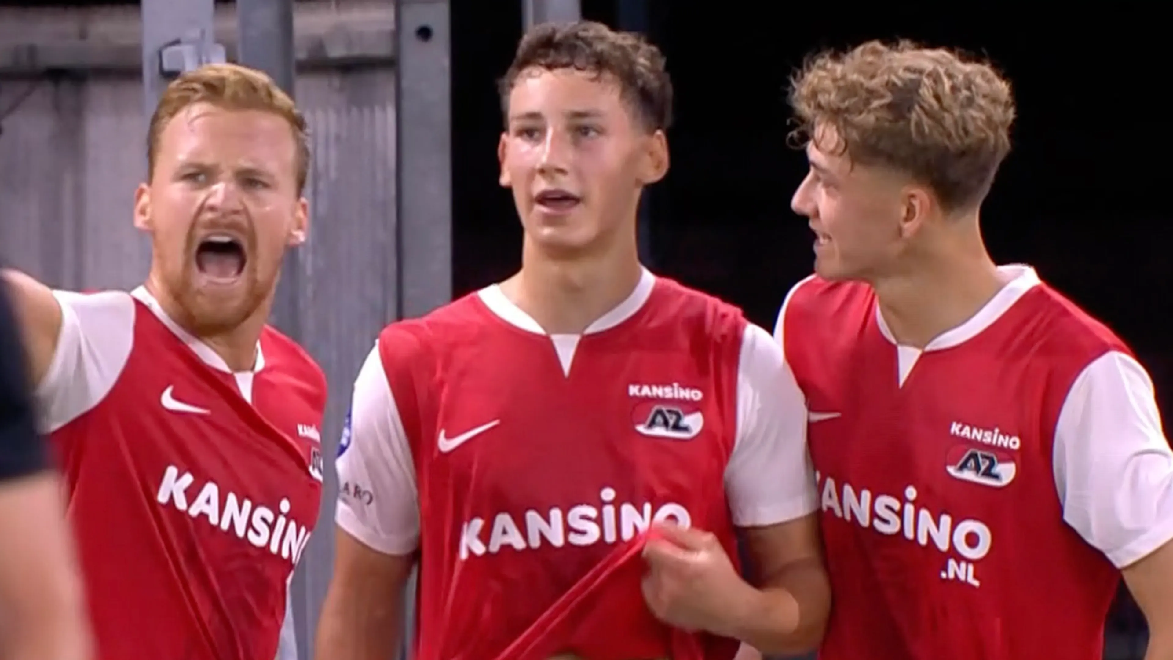 VIDEOGOAL: AZ - Santa Coloma 1-0 (Van Bommel)