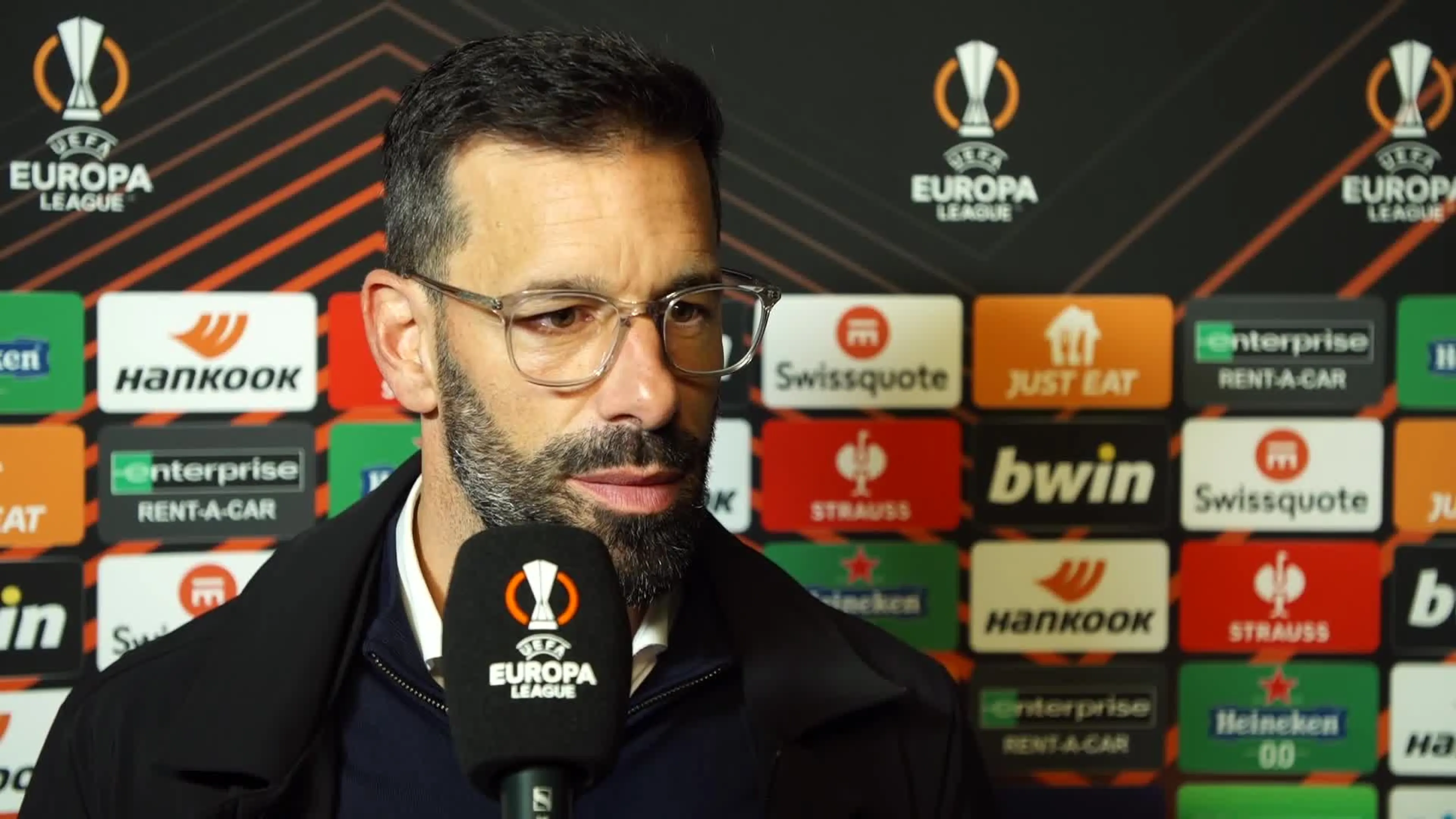 Bekijk hier alle interviews na afloop van Arsenal-PSV (1-0)