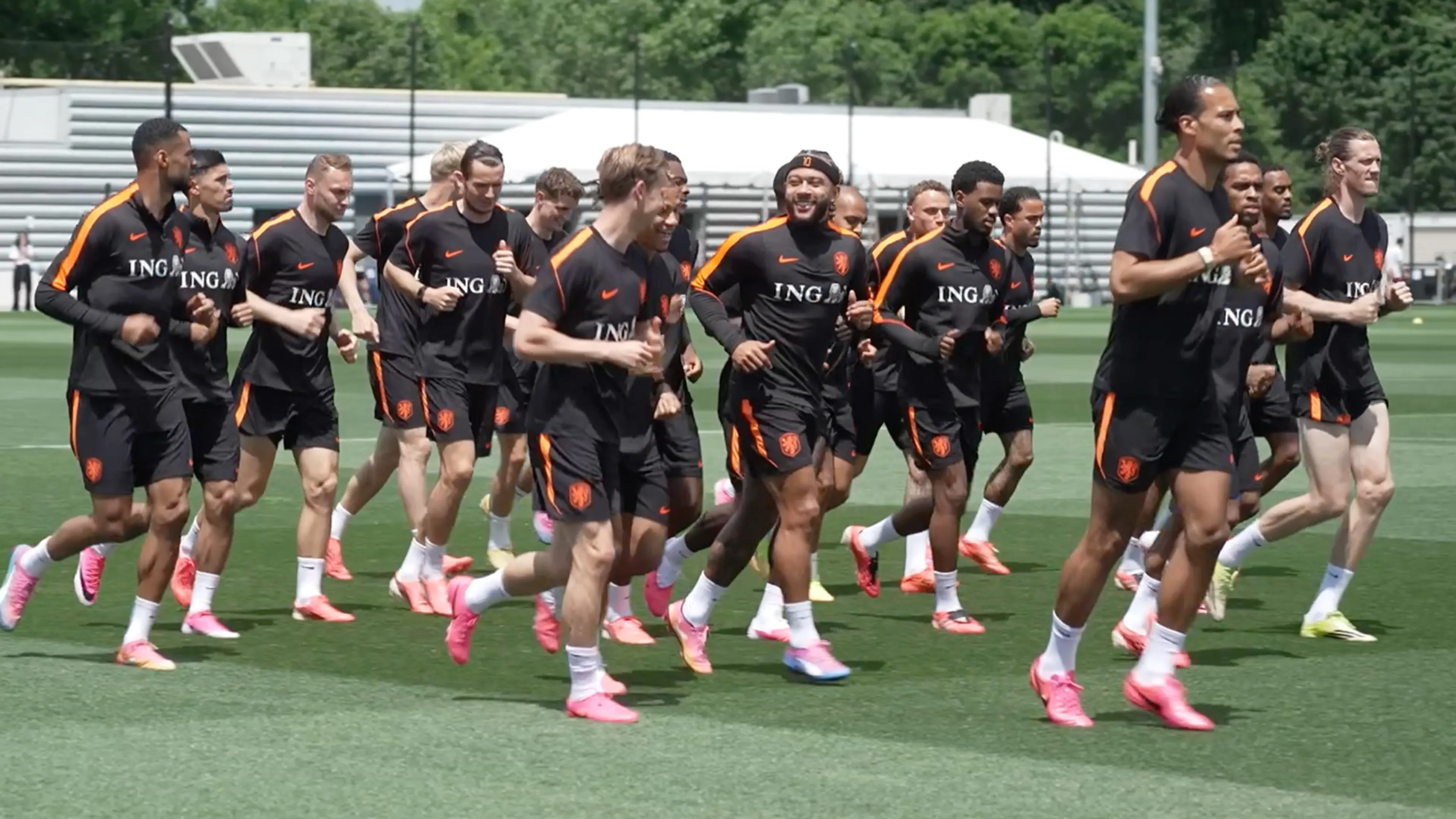 In beeld: Oranje werkt laatste training af voor oefeninterland tegen Oezbekistan