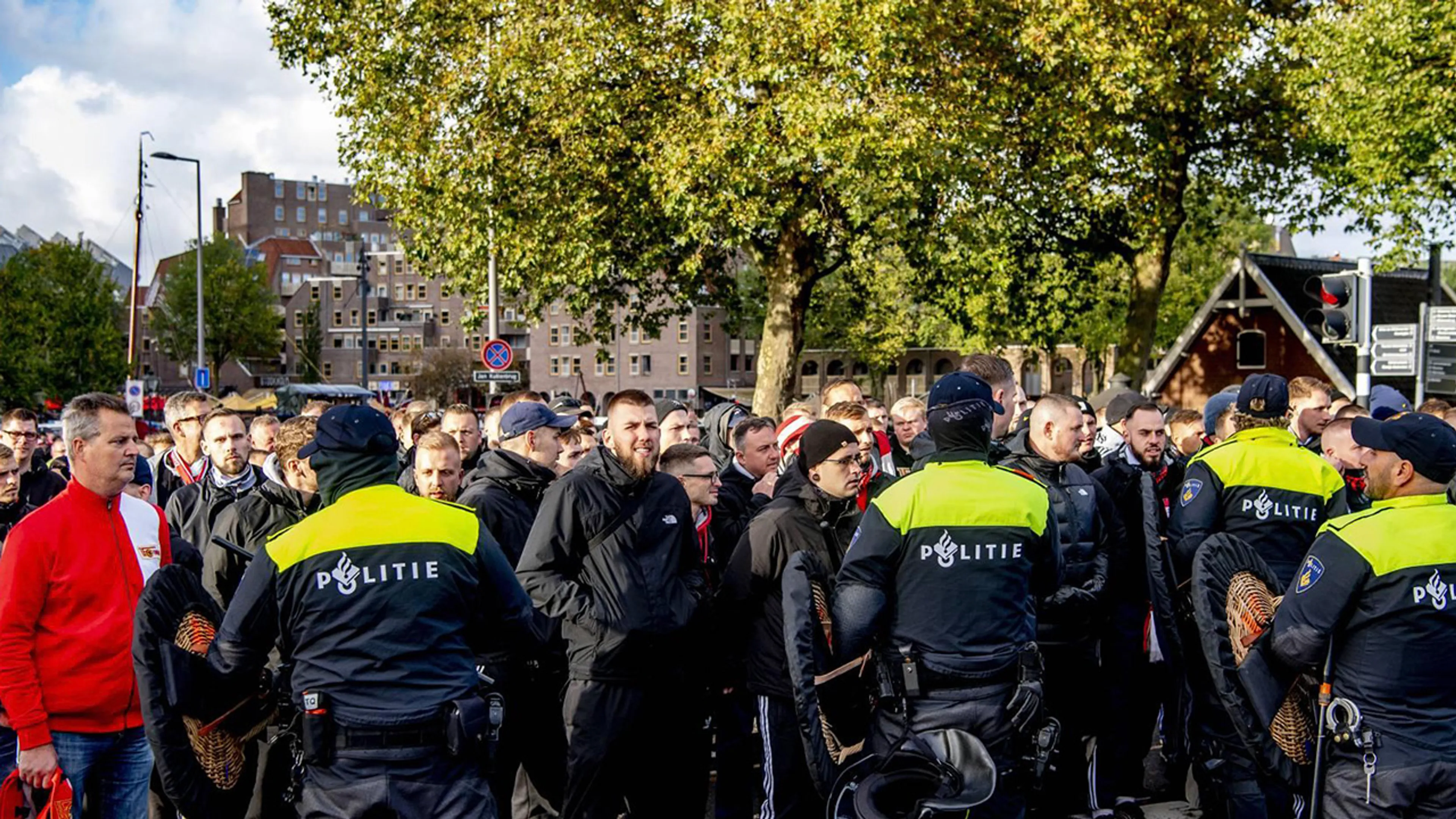 Onschuldige Union Berlin-fans keihard geslagen door ME: 'Dit is onaanvaardbaar voor ons'
