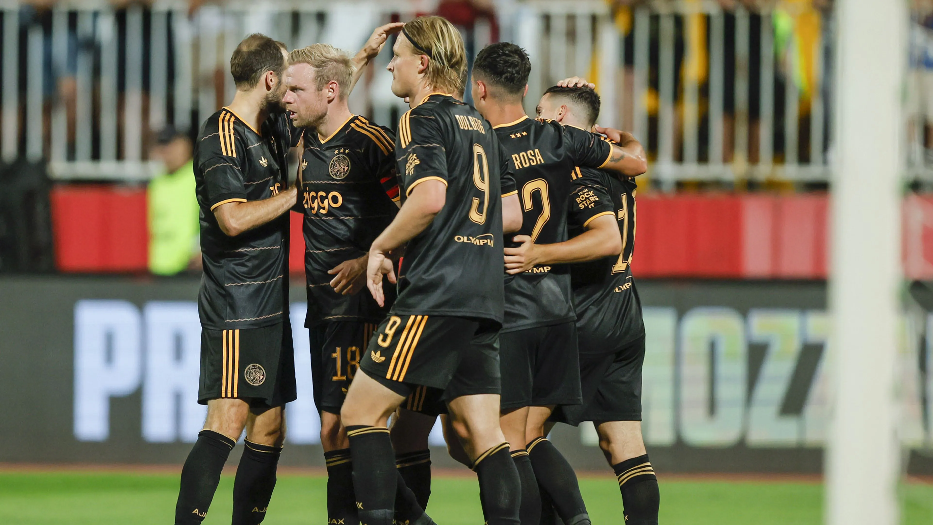 Ajax boekt ruime uitzege op Vojvodina in Conference League