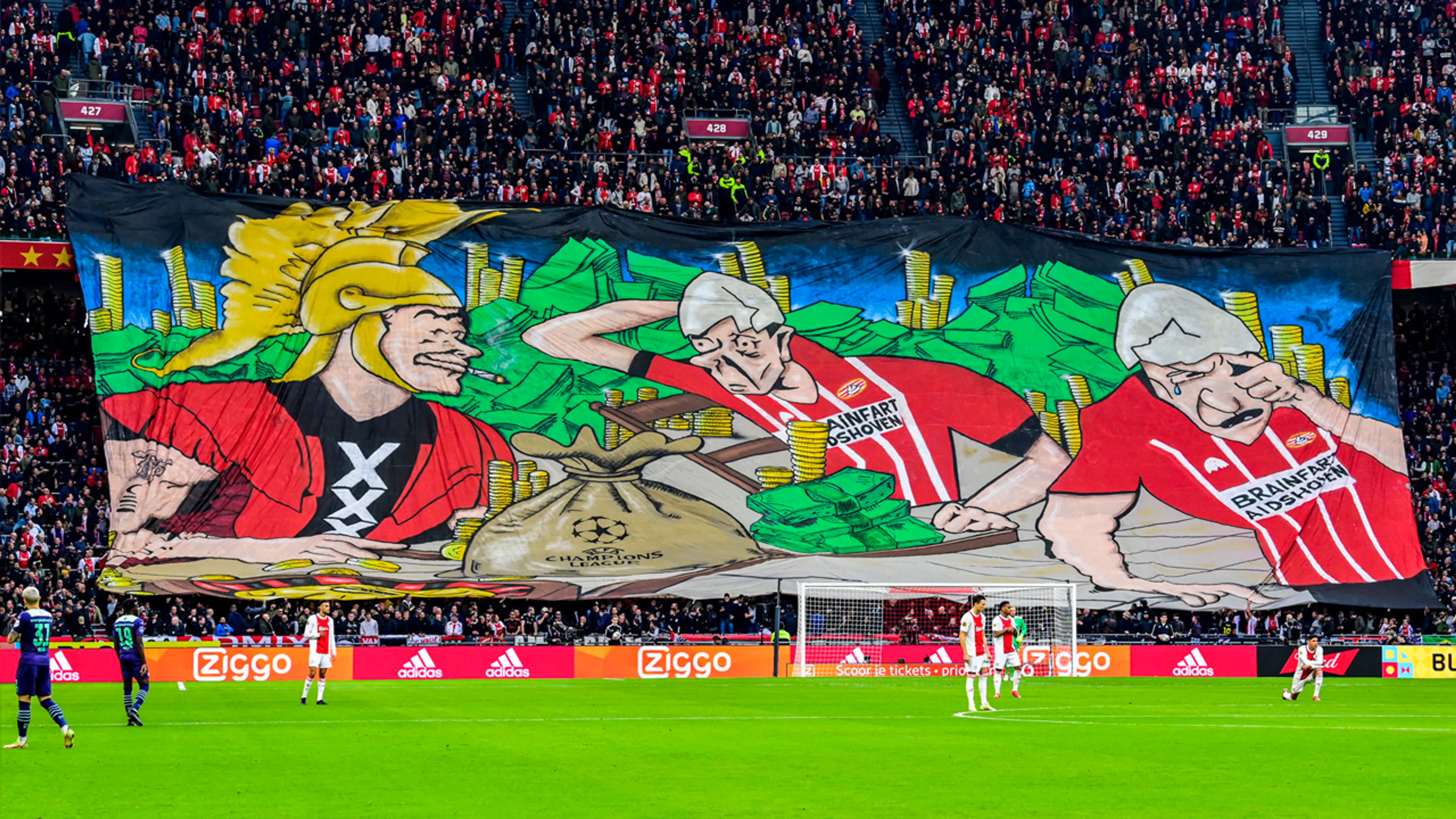 Ajax krijgt boete voor vuurwerk en spandoek bij thuisduel met PSV