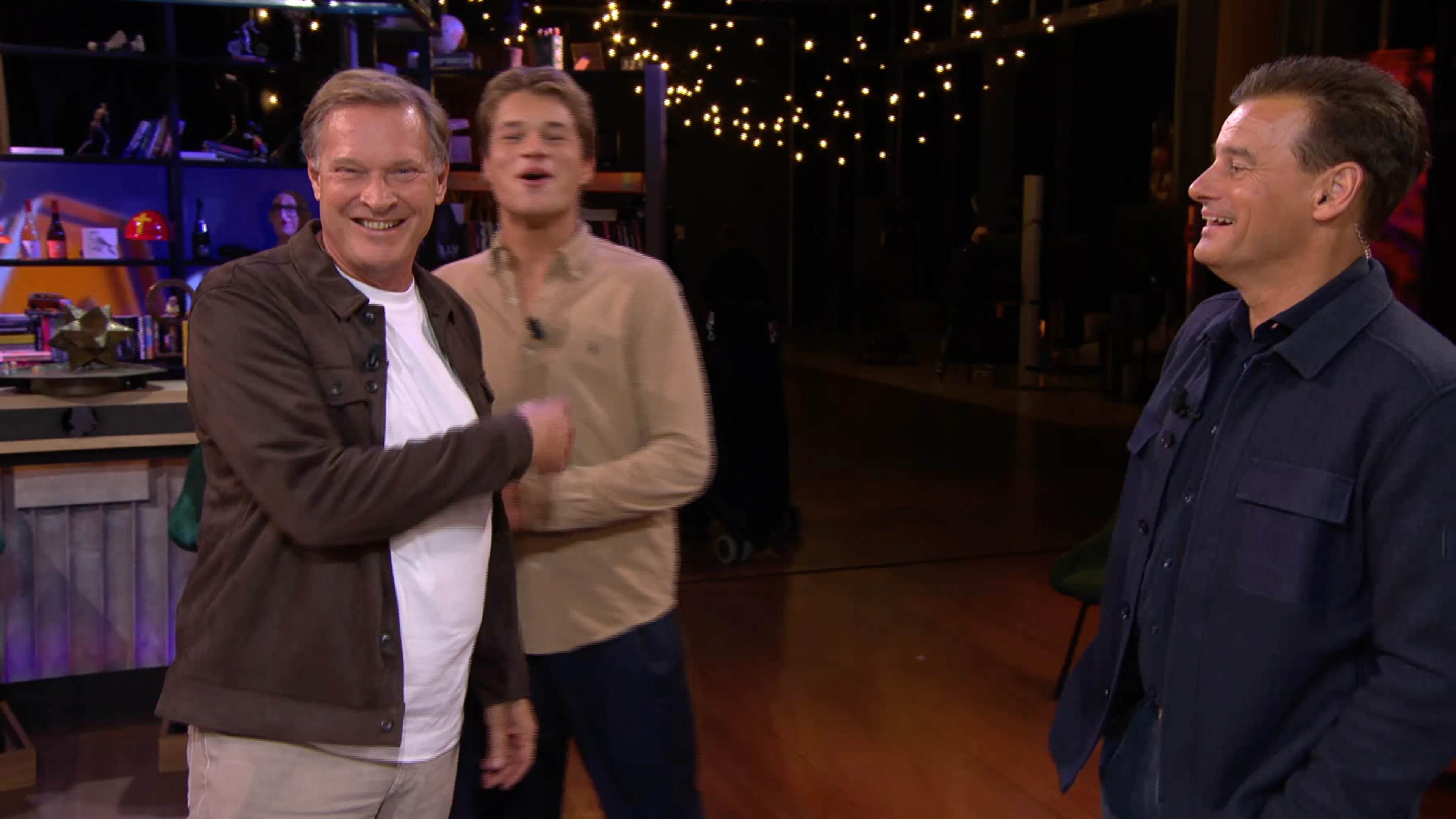 Samuel Welten heeft niet door dat camera al draait in In de Wandelgangen: 'Ooooh god!'