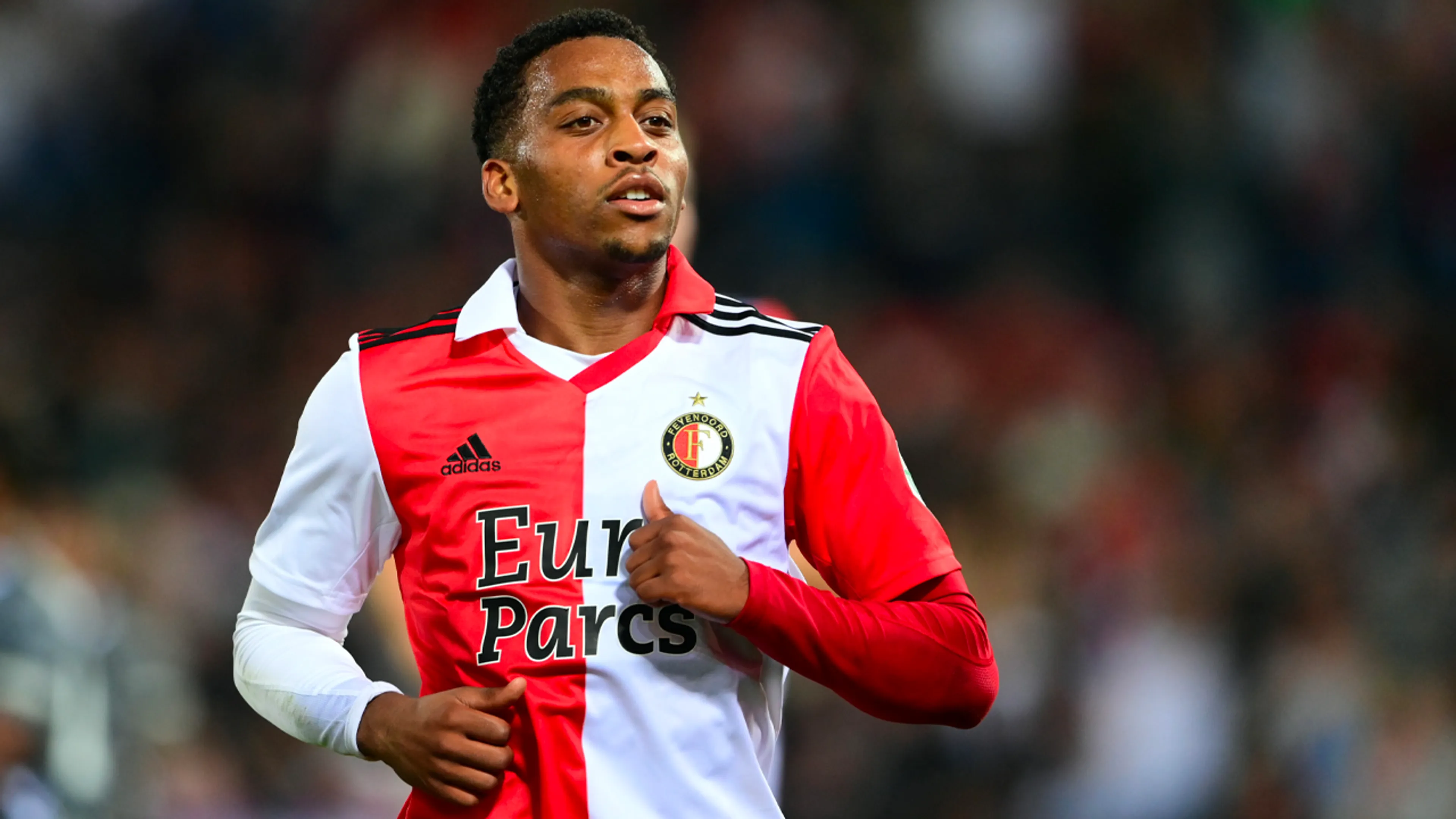 Slecht nieuws voor Feyenoord: 'Timber maandenlang uitgeschakeld'