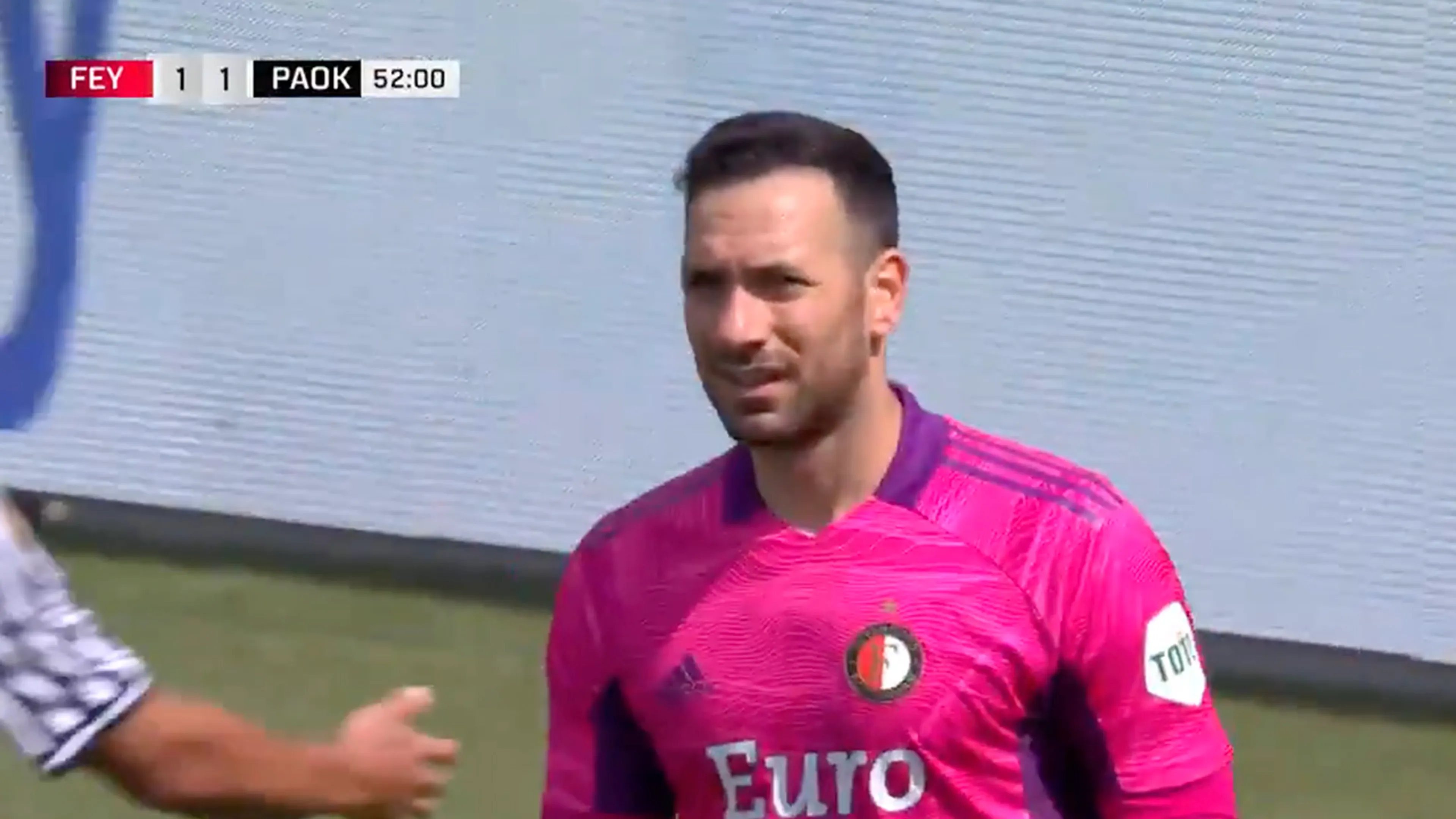 VIDEOGOAL: nieuwe Feyenoord-keeper blundert in oefenduel met PAOK
