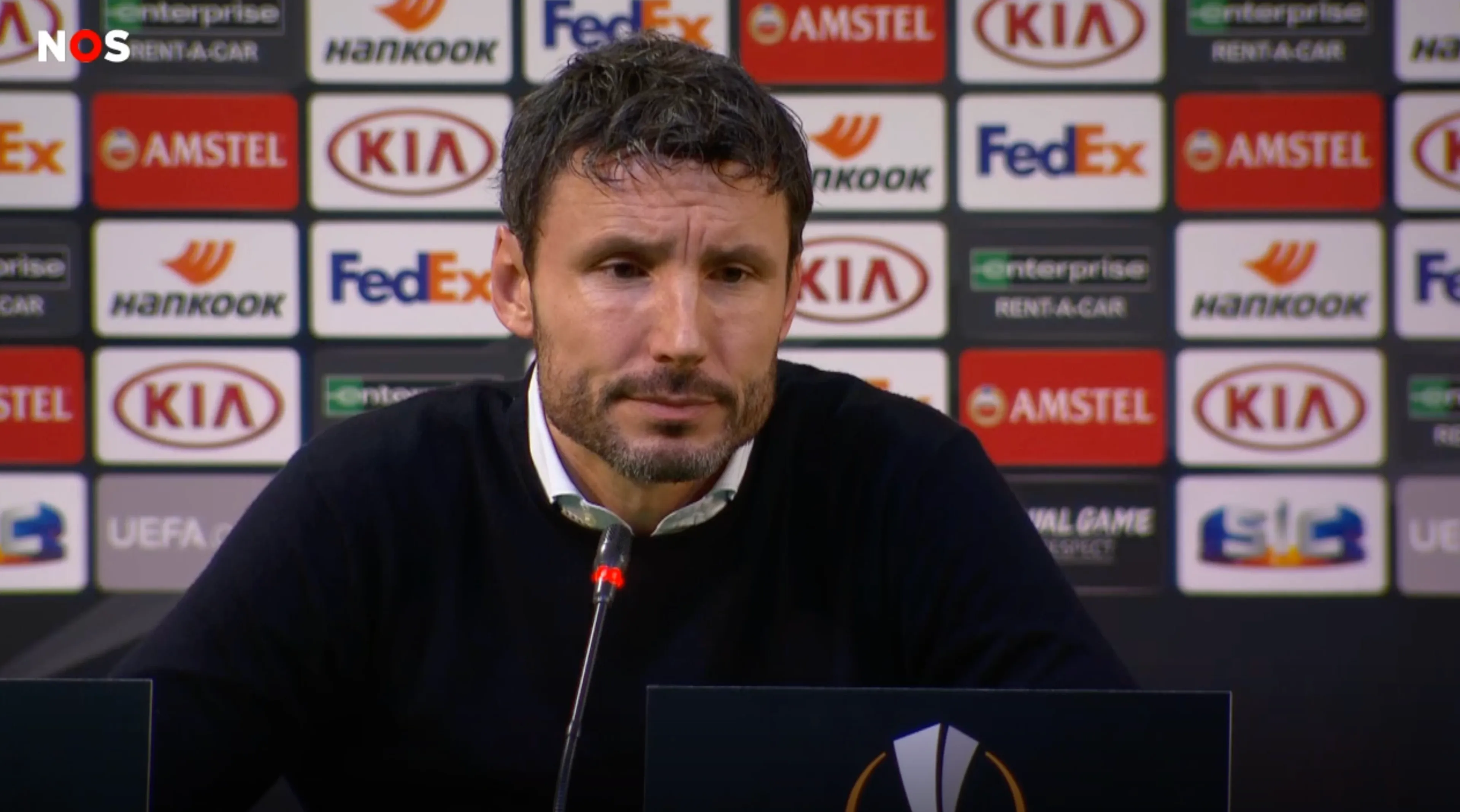PSV-perschef grijpt in bij gesprek tussen Van Bommel en Maalderink