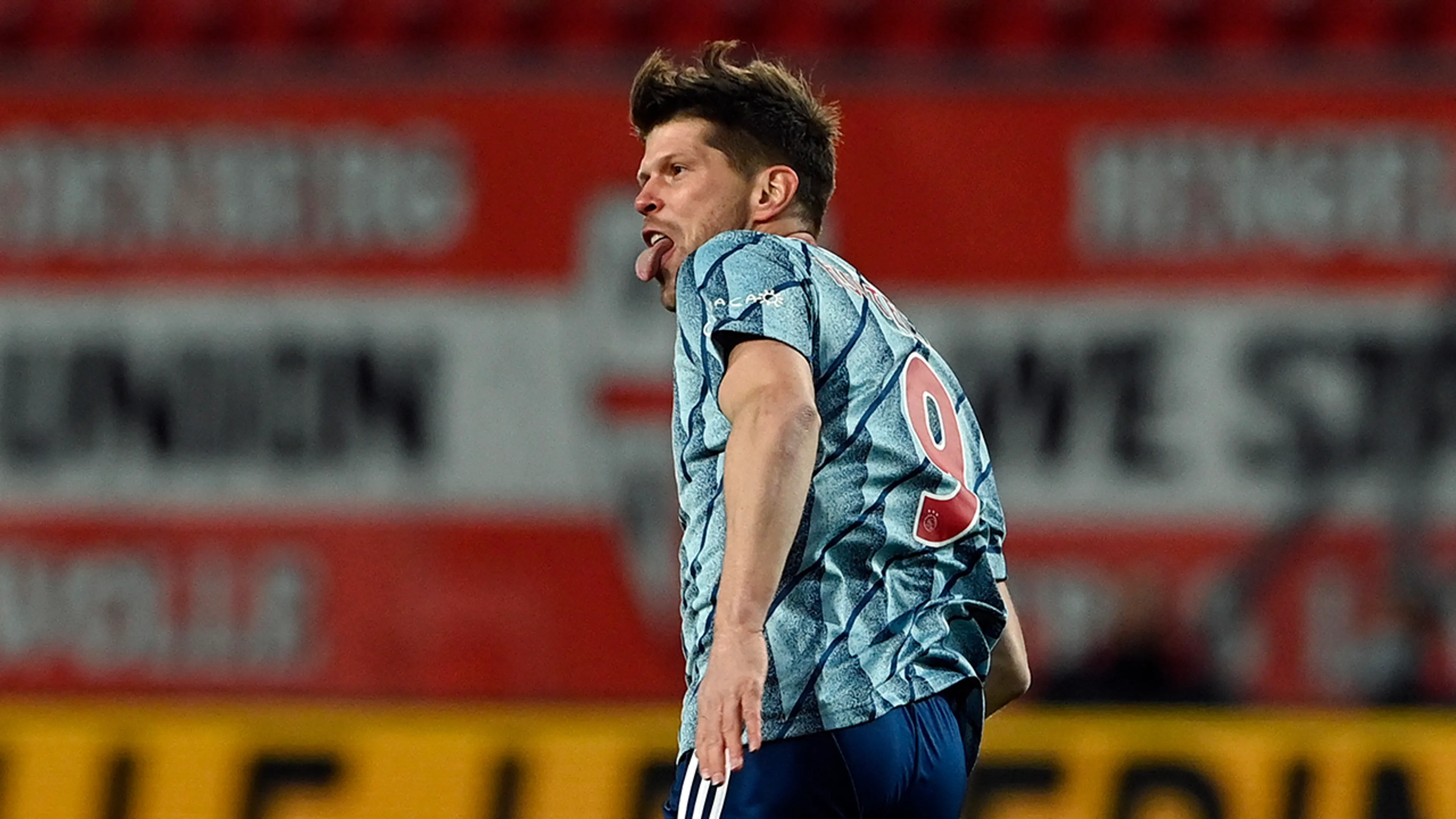 Huntelaar laat Ajax ontsnappen bij FC Twente