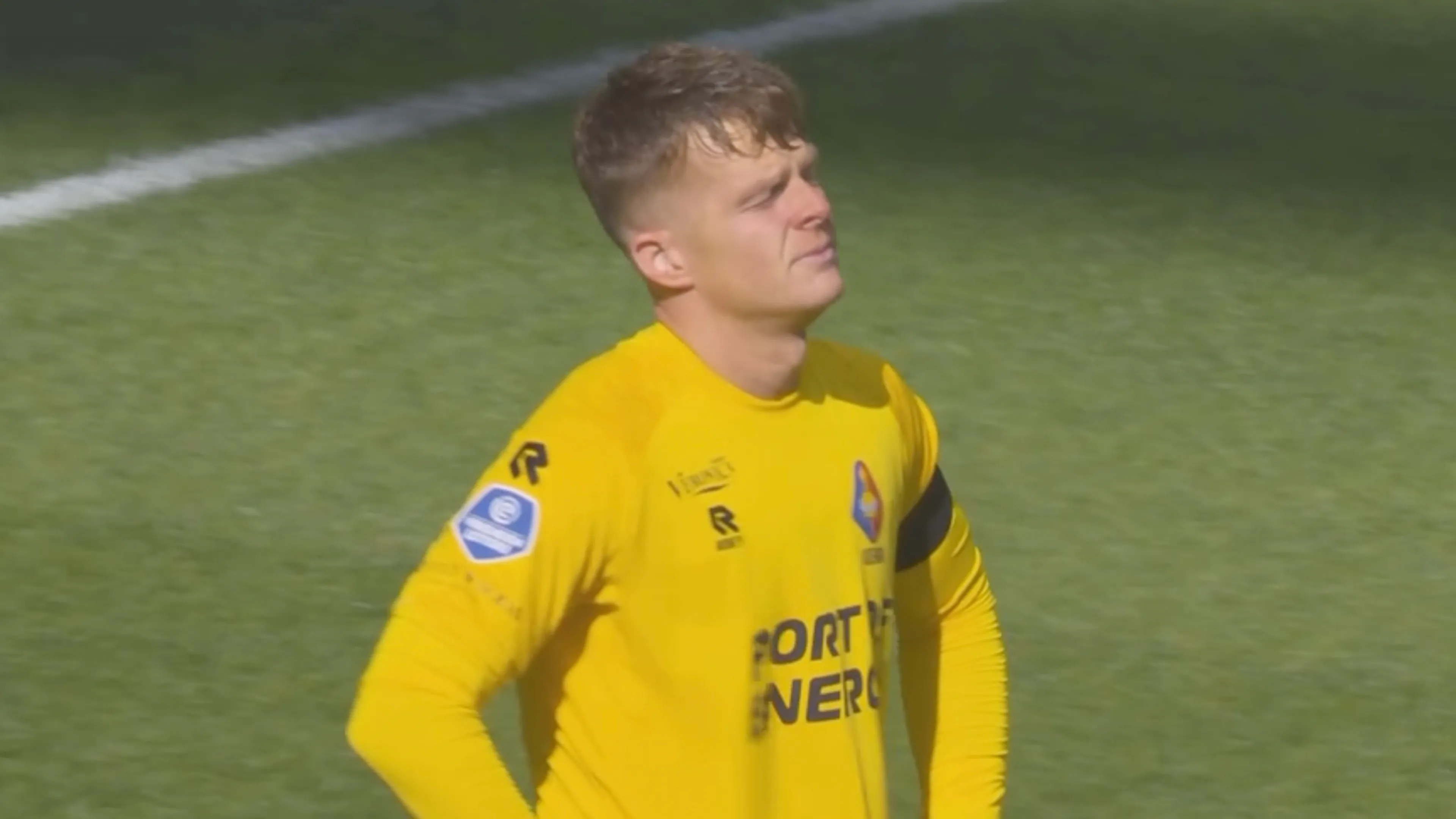 Video: Ronald Koeman Jr. emotioneel tijdens prachtig eerbetoon aan overleden moeder