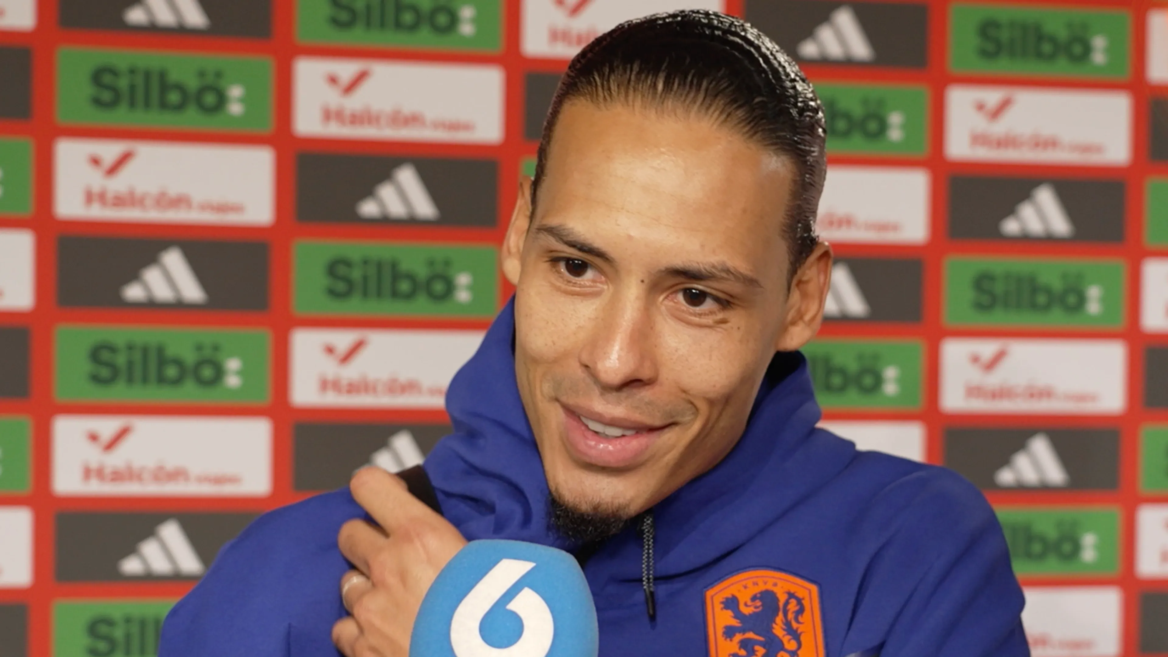 Virgil van Dijk: 'Hij wilde mijn shirt graag hebben, dus niet slecht voor de collectie!'