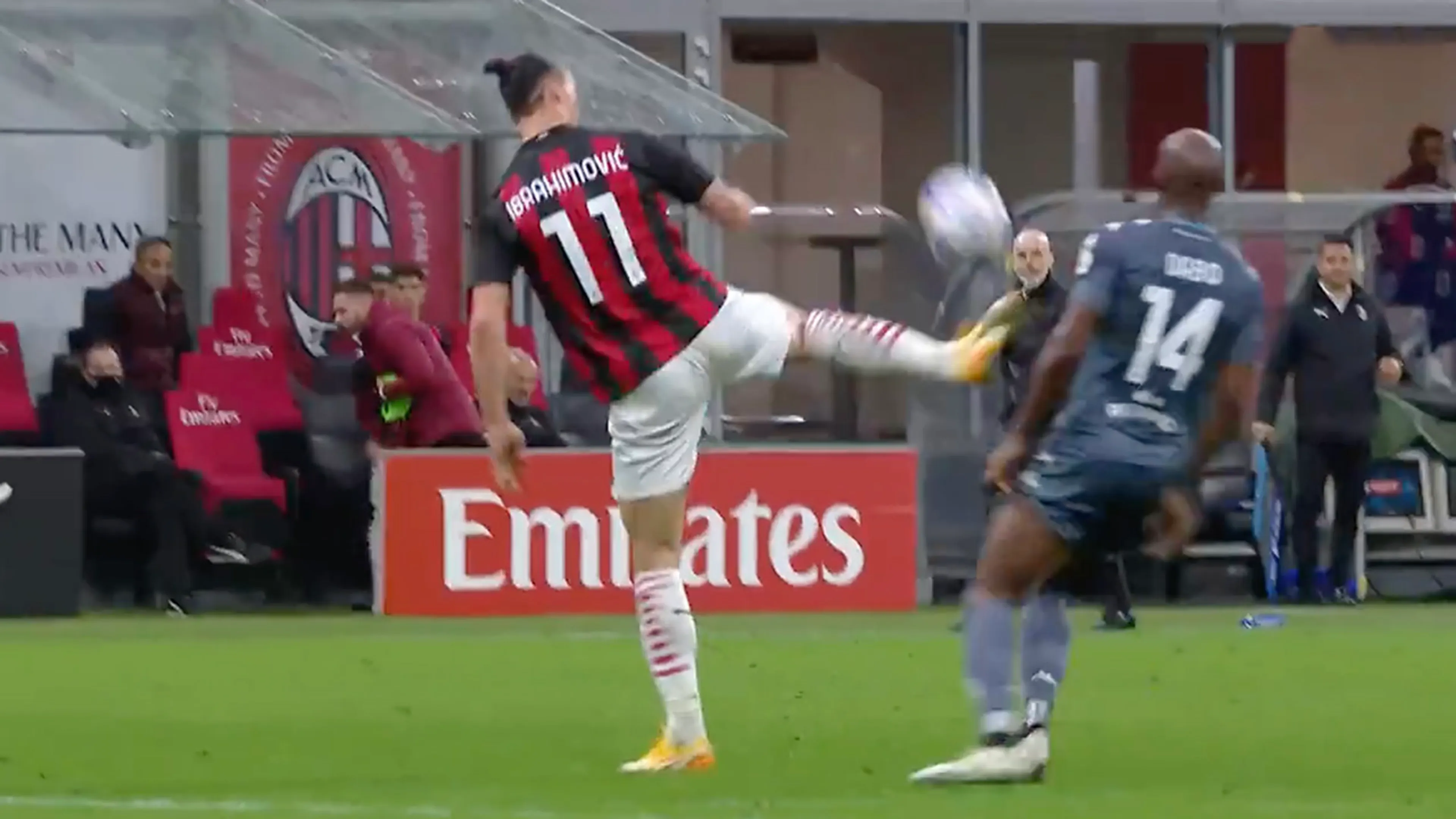 VIDEO: Zlatan Ibrahimovic geeft briljant balletje met zijn hak