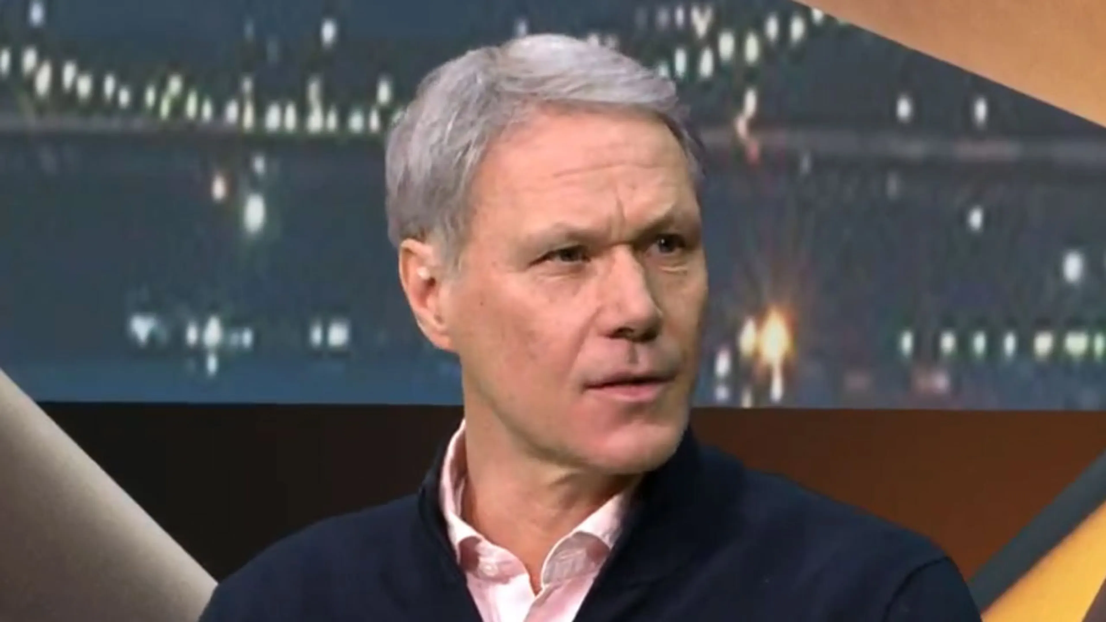 Van Basten over geruchten 'trainersklus' bij FC Barcelona: ‘Moet er niet aan denken!’