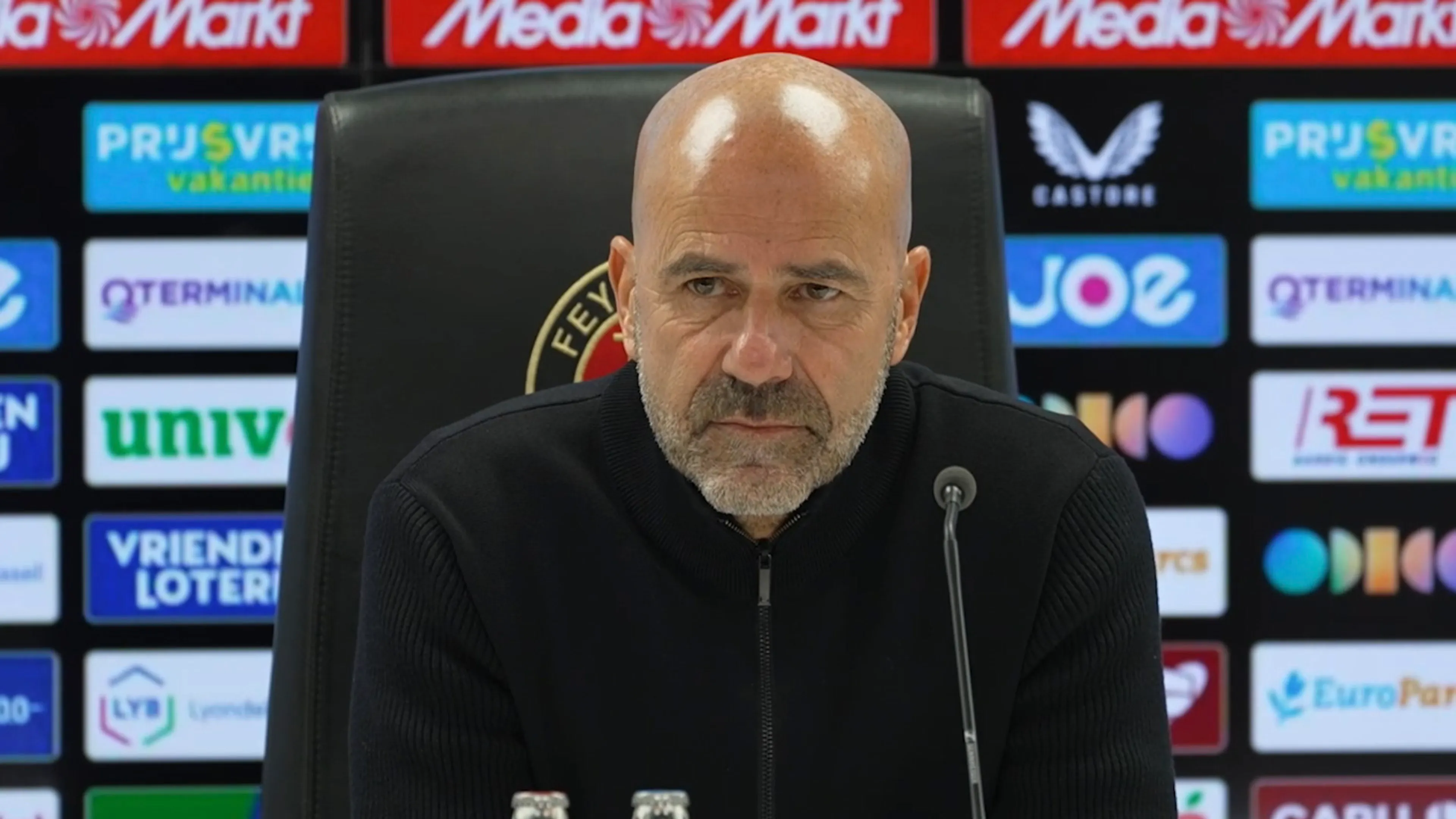 Peter Bosz laat zich uit over de titelstrijd in de Eredivisie